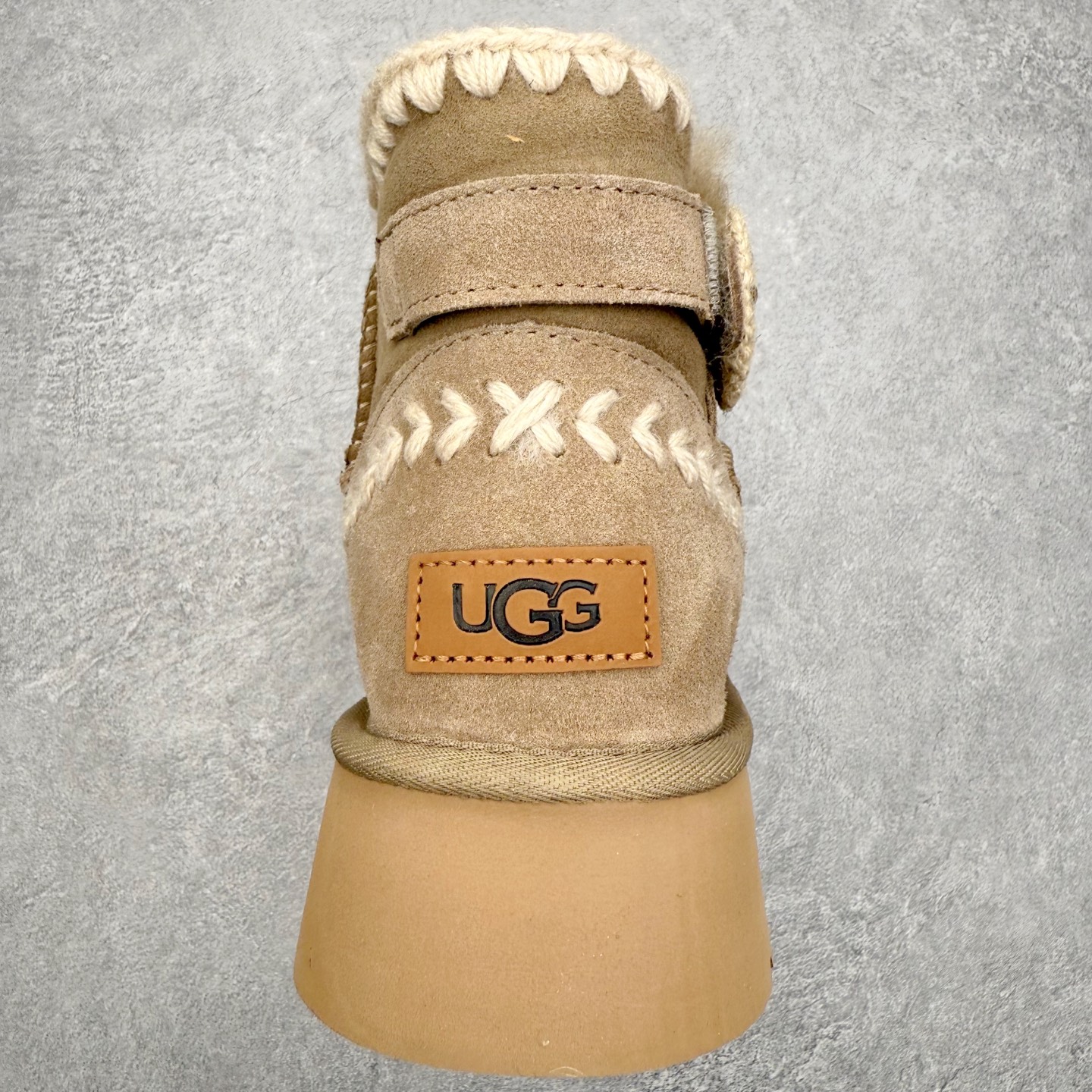 图片[8]-UGG 0817 秋冬羊皮毛一体雪地靴 全鞋采用ZP同厂 隆丰A级澳洲进口羊皮毛一体 品牌代工厂生产线 完全遵循ZP工艺流程 代工厂原厂版师 秉承无原鞋不开发选择 注重每一处细节 市面最正版型 TREADLITE\\\”轻翼\\\”科技外底 轻便/耐用/柔韧/桩型【售后郑重承诺】一个月内若出现重大脱胶/断底等质量问题 直接为您换新！尺码：35 36 37 38 39 40-选品中心