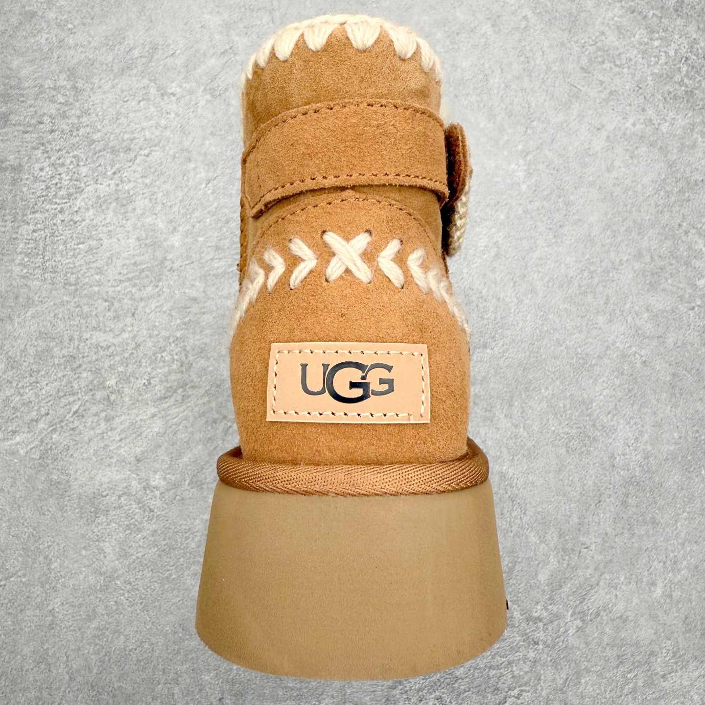 图片[8]-UGG 0817 秋冬羊皮毛一体雪地靴 全鞋采用ZP同厂 隆丰A级澳洲进口羊皮毛一体 品牌代工厂生产线 完全遵循ZP工艺流程 代工厂原厂版师 秉承无原鞋不开发选择 注重每一处细节 市面最正版型 TREADLITE\\\”轻翼\\\”科技外底 轻便/耐用/柔韧/桩型【售后郑重承诺】一个月内若出现重大脱胶/断底等质量问题 直接为您换新！尺码：35 36 37 38 39 40-选品中心