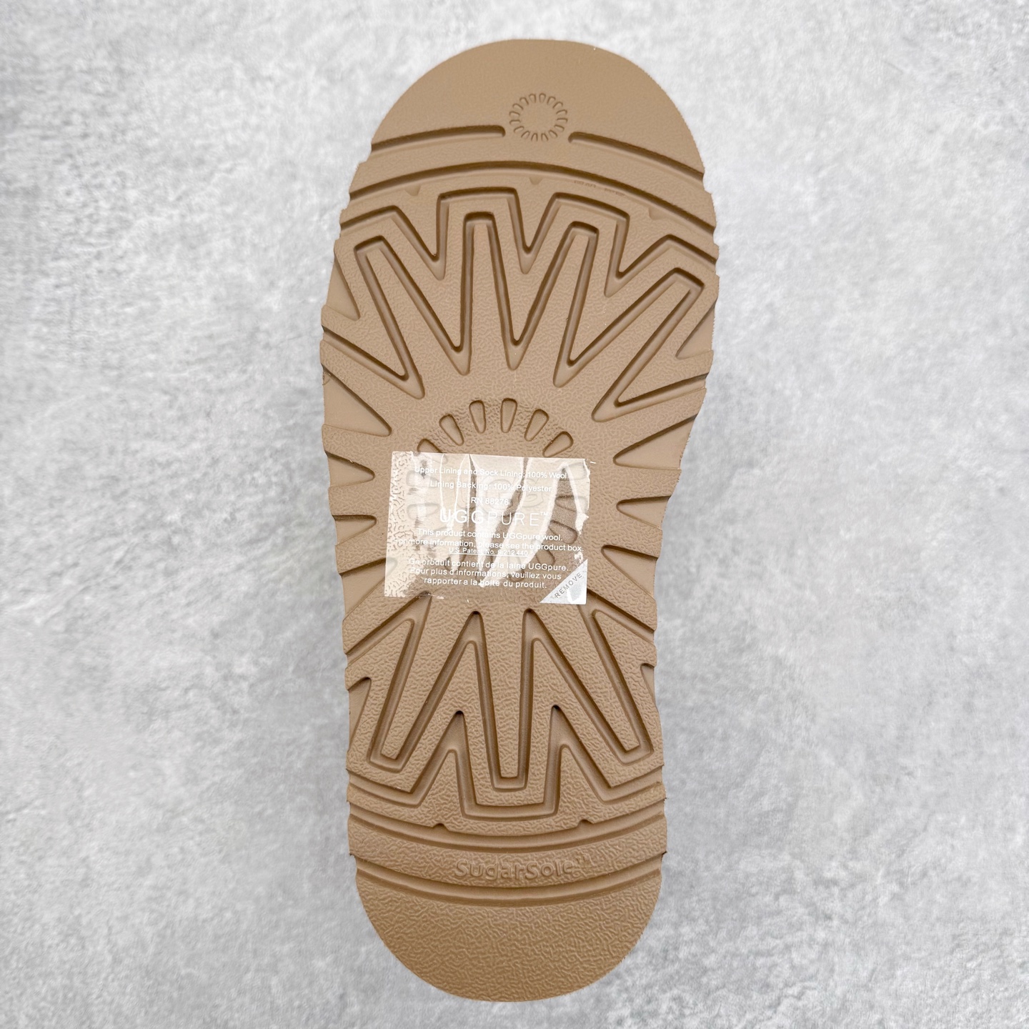 图片[9]-UGG 0817 秋冬羊皮毛一体雪地靴 全鞋采用ZP同厂 隆丰A级澳洲进口羊皮毛一体 品牌代工厂生产线 完全遵循ZP工艺流程 代工厂原厂版师 秉承无原鞋不开发选择 注重每一处细节 市面最正版型 TREADLITE\\\”轻翼\\\”科技外底 轻便/耐用/柔韧/桩型【售后郑重承诺】一个月内若出现重大脱胶/断底等质量问题 直接为您换新！尺码：35 36 37 38 39 40-选品中心