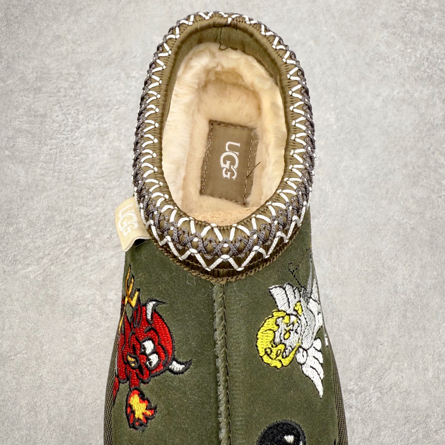 图片[5]-UGG 7290 秋冬羊皮毛一体雪地靴 全鞋采用ZP同厂 隆丰A级澳洲进口羊皮毛一体 品牌代工厂生产线 完全遵循ZP工艺流程 代工厂原厂版师 秉承无原鞋不开发选择 注重每一处细节 市面最正版型 TREADLITE\\\”轻翼\\\”科技外底 轻便/耐用/柔韧/桩型【售后郑重承诺】一个月内若出现重大脱胶/断底等质量问题 直接为您换新！尺码：35 36 37 38 39 40 41 42 43 44 45-选品中心