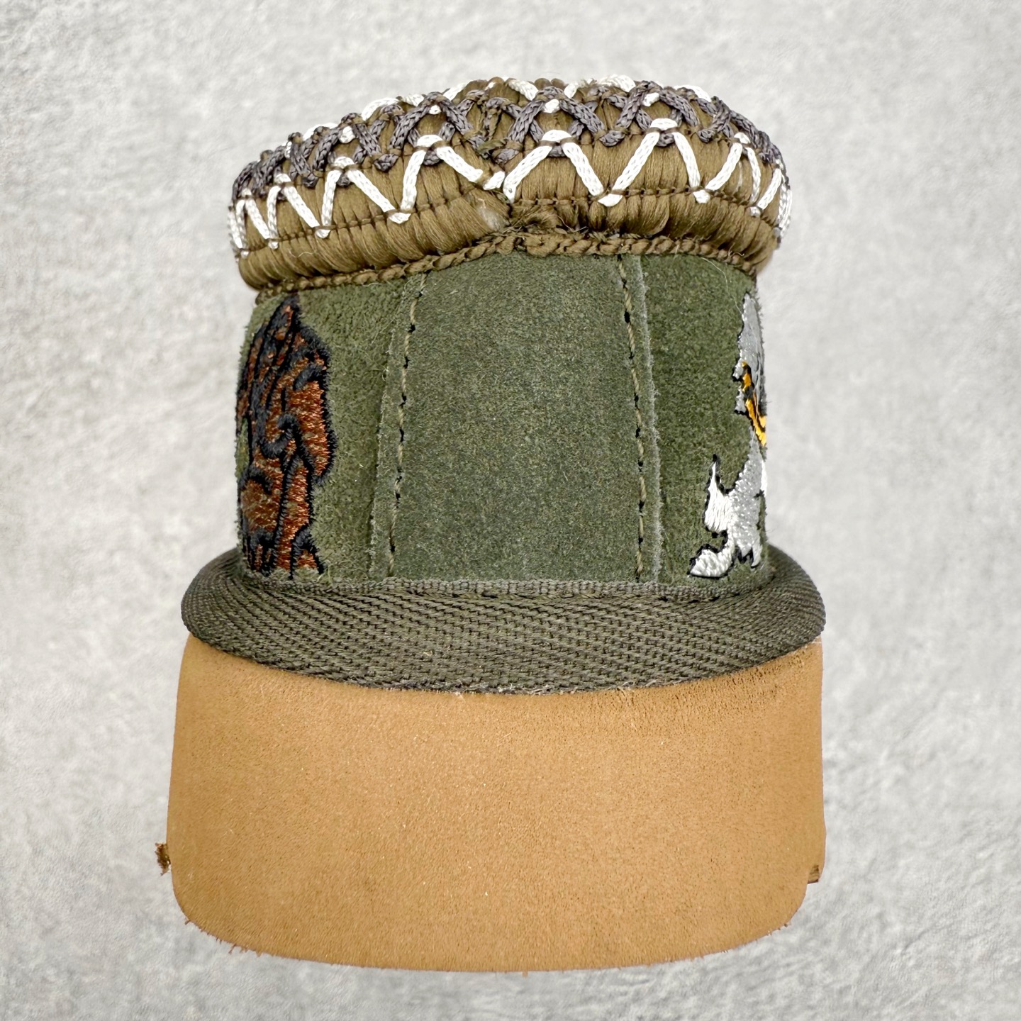 图片[8]-UGG 7290 秋冬羊皮毛一体雪地靴 全鞋采用ZP同厂 隆丰A级澳洲进口羊皮毛一体 品牌代工厂生产线 完全遵循ZP工艺流程 代工厂原厂版师 秉承无原鞋不开发选择 注重每一处细节 市面最正版型 TREADLITE\\\”轻翼\\\”科技外底 轻便/耐用/柔韧/桩型【售后郑重承诺】一个月内若出现重大脱胶/断底等质量问题 直接为您换新！尺码：35 36 37 38 39 40 41 42 43 44 45-选品中心