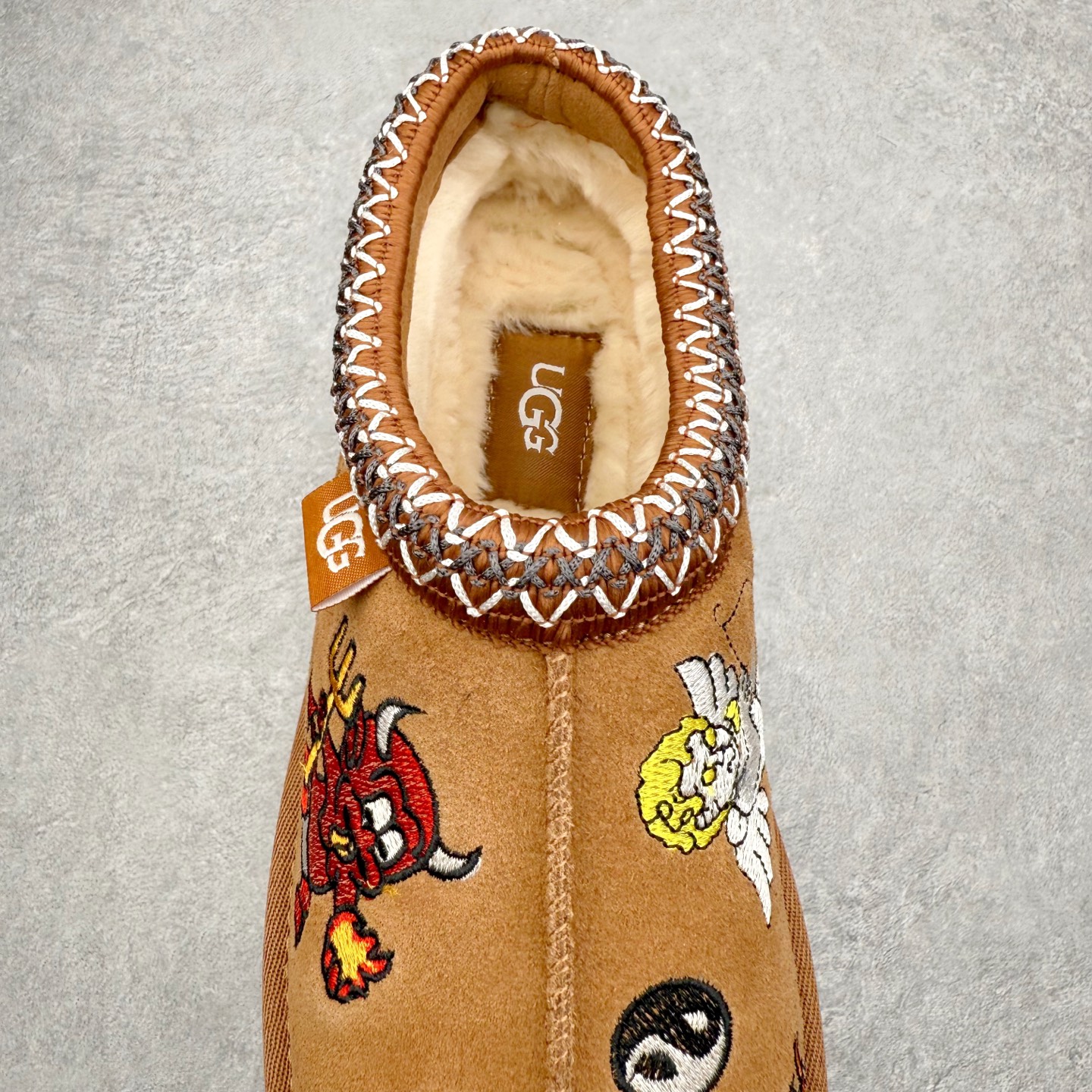 图片[5]-UGG 7290 秋冬羊皮毛一体雪地靴 全鞋采用ZP同厂 隆丰A级澳洲进口羊皮毛一体 品牌代工厂生产线 完全遵循ZP工艺流程 代工厂原厂版师 秉承无原鞋不开发选择 注重每一处细节 市面最正版型 TREADLITE\\\”轻翼\\\”科技外底 轻便/耐用/柔韧/桩型【售后郑重承诺】一个月内若出现重大脱胶/断底等质量问题 直接为您换新！尺码：35 36 37 38 39 40 41 42 43 44 45-选品中心