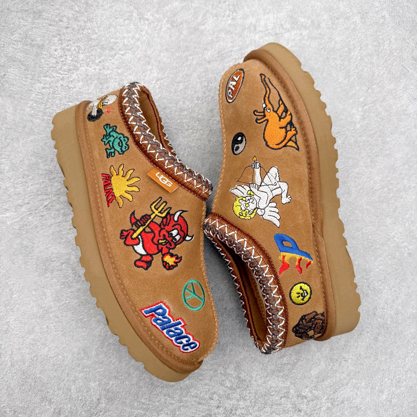 图片[3]-UGG 7290 秋冬羊皮毛一体雪地靴 全鞋采用ZP同厂 隆丰A级澳洲进口羊皮毛一体 品牌代工厂生产线 完全遵循ZP工艺流程 代工厂原厂版师 秉承无原鞋不开发选择 注重每一处细节 市面最正版型 TREADLITE\\\”轻翼\\\”科技外底 轻便/耐用/柔韧/桩型【售后郑重承诺】一个月内若出现重大脱胶/断底等质量问题 直接为您换新！尺码：35 36 37 38 39 40 41 42 43 44 45-选品中心