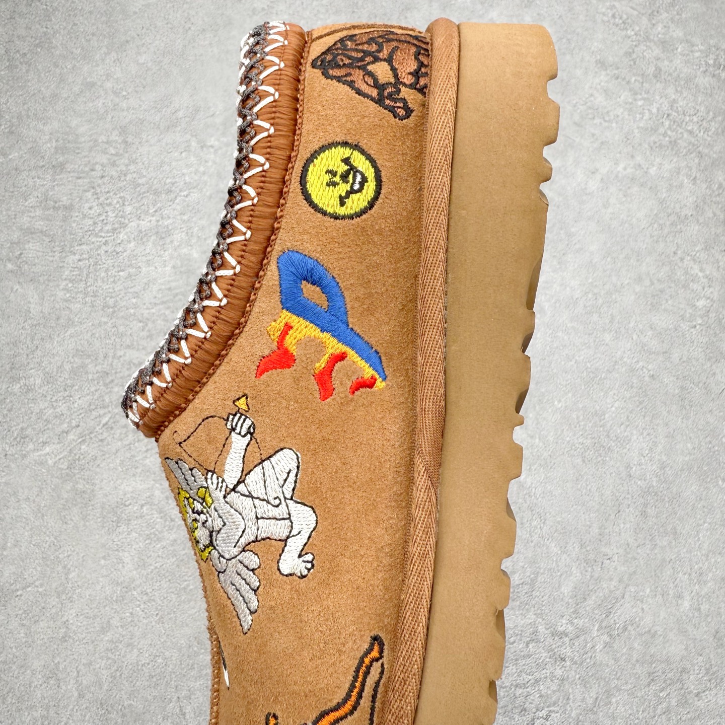 图片[7]-UGG 7290 秋冬羊皮毛一体雪地靴 全鞋采用ZP同厂 隆丰A级澳洲进口羊皮毛一体 品牌代工厂生产线 完全遵循ZP工艺流程 代工厂原厂版师 秉承无原鞋不开发选择 注重每一处细节 市面最正版型 TREADLITE\\\”轻翼\\\”科技外底 轻便/耐用/柔韧/桩型【售后郑重承诺】一个月内若出现重大脱胶/断底等质量问题 直接为您换新！尺码：35 36 37 38 39 40 41 42 43 44 45-选品中心