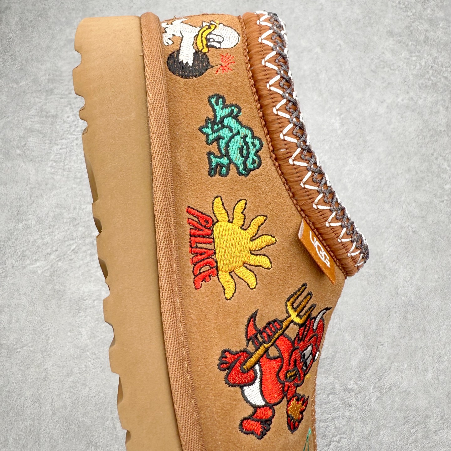 图片[6]-UGG 7290 秋冬羊皮毛一体雪地靴 全鞋采用ZP同厂 隆丰A级澳洲进口羊皮毛一体 品牌代工厂生产线 完全遵循ZP工艺流程 代工厂原厂版师 秉承无原鞋不开发选择 注重每一处细节 市面最正版型 TREADLITE\\\”轻翼\\\”科技外底 轻便/耐用/柔韧/桩型【售后郑重承诺】一个月内若出现重大脱胶/断底等质量问题 直接为您换新！尺码：35 36 37 38 39 40 41 42 43 44 45-选品中心