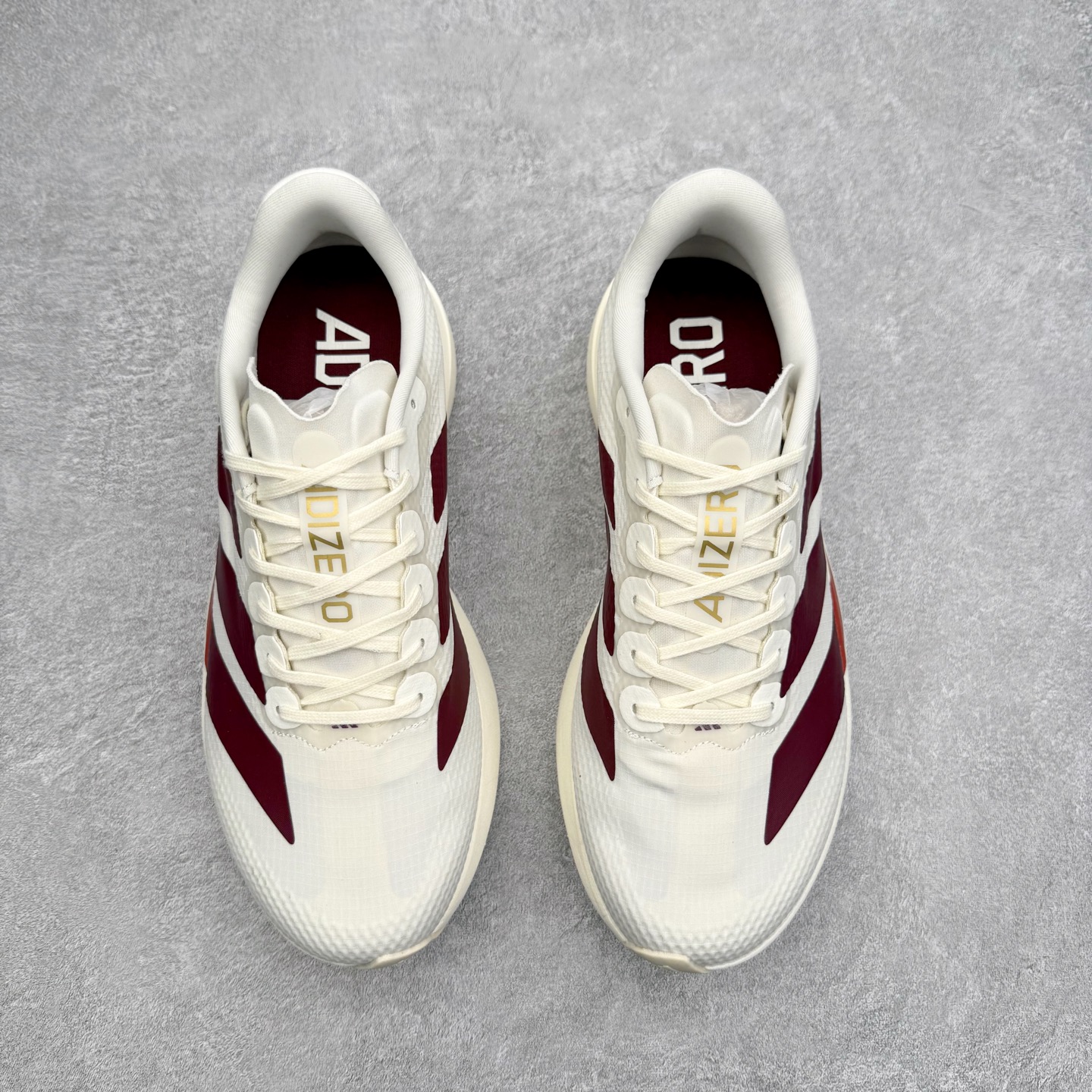 图片[2]-AD Adizero Adios SL 马拉松竞速专业跑鞋 CELERMESH针织网面非常轻薄 纤维间的缝隙很大 可以保证跑步时的透气、排汗效果 鞋舌直接与两侧的内衬和鞋底连接在一起 在跑步过程中不会被鞋舌的左右移动所困扰 在标准鞋带孔的基础上再拓宽一组鞋带孔 适合不同脚型的需求 突破性 EnergyRods 技术，有助于跑者实现更好的成绩 中底独特的LIGHTSTRIKE PRO泡棉材质 微弹感觉在跑步过程中给予了良好的支撑体验 对于顶级精英和高水平进阶跑者来说 ADIOS PRO是一双值得信赖的竞速比赛用鞋 尺码：36 36.5 37.5 38 38.5 39 40 40.5 41 42 42.5 43 44 44.5 45-选品中心