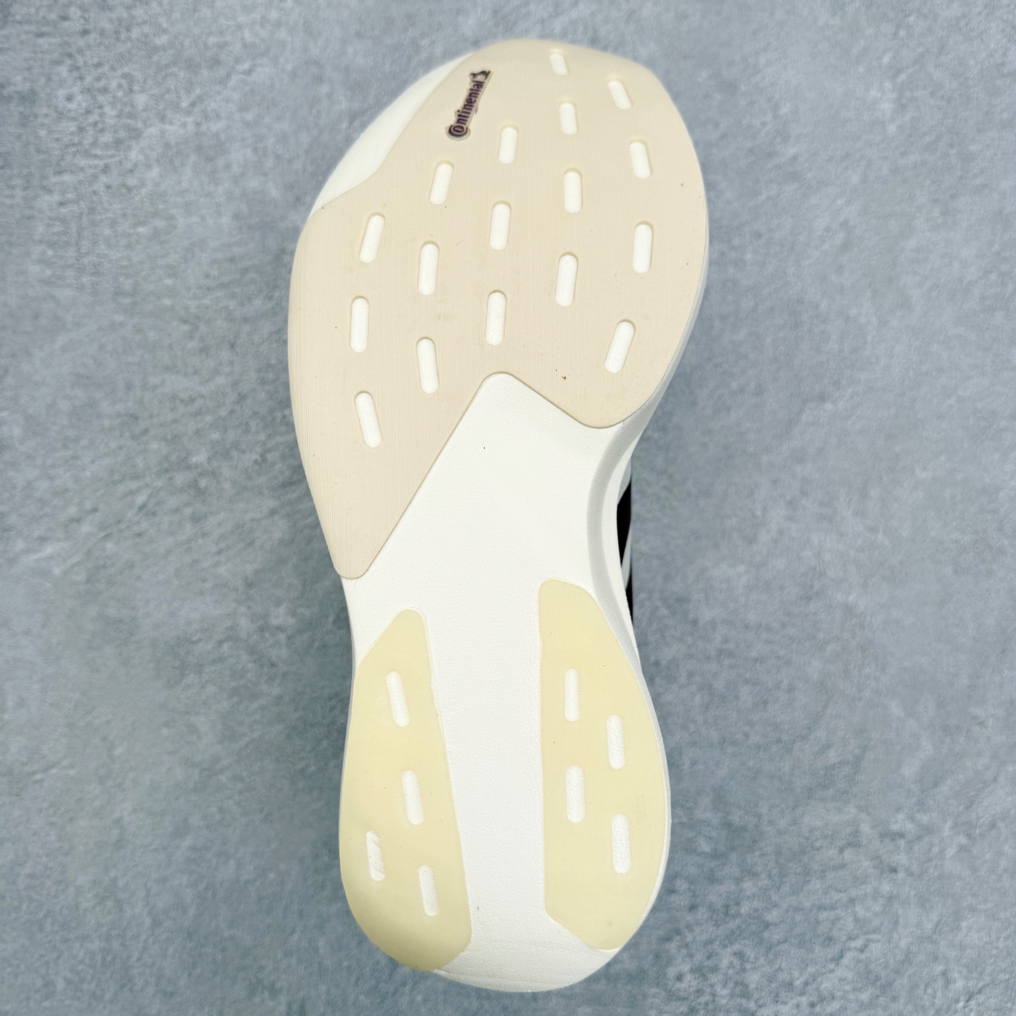 图片[9]-AD Adizero Adios SL 马拉松竞速专业跑鞋 CELERMESH针织网面非常轻薄 纤维间的缝隙很大 可以保证跑步时的透气、排汗效果 鞋舌直接与两侧的内衬和鞋底连接在一起 在跑步过程中不会被鞋舌的左右移动所困扰 在标准鞋带孔的基础上再拓宽一组鞋带孔 适合不同脚型的需求 突破性 EnergyRods 技术，有助于跑者实现更好的成绩 中底独特的LIGHTSTRIKE PRO泡棉材质 微弹感觉在跑步过程中给予了良好的支撑体验 对于顶级精英和高水平进阶跑者来说 ADIOS PRO是一双值得信赖的竞速比赛用鞋 尺码：36 36.5 37.5 38 38.5 39 40 40.5 41 42 42.5 43 44 44.5 45-选品中心