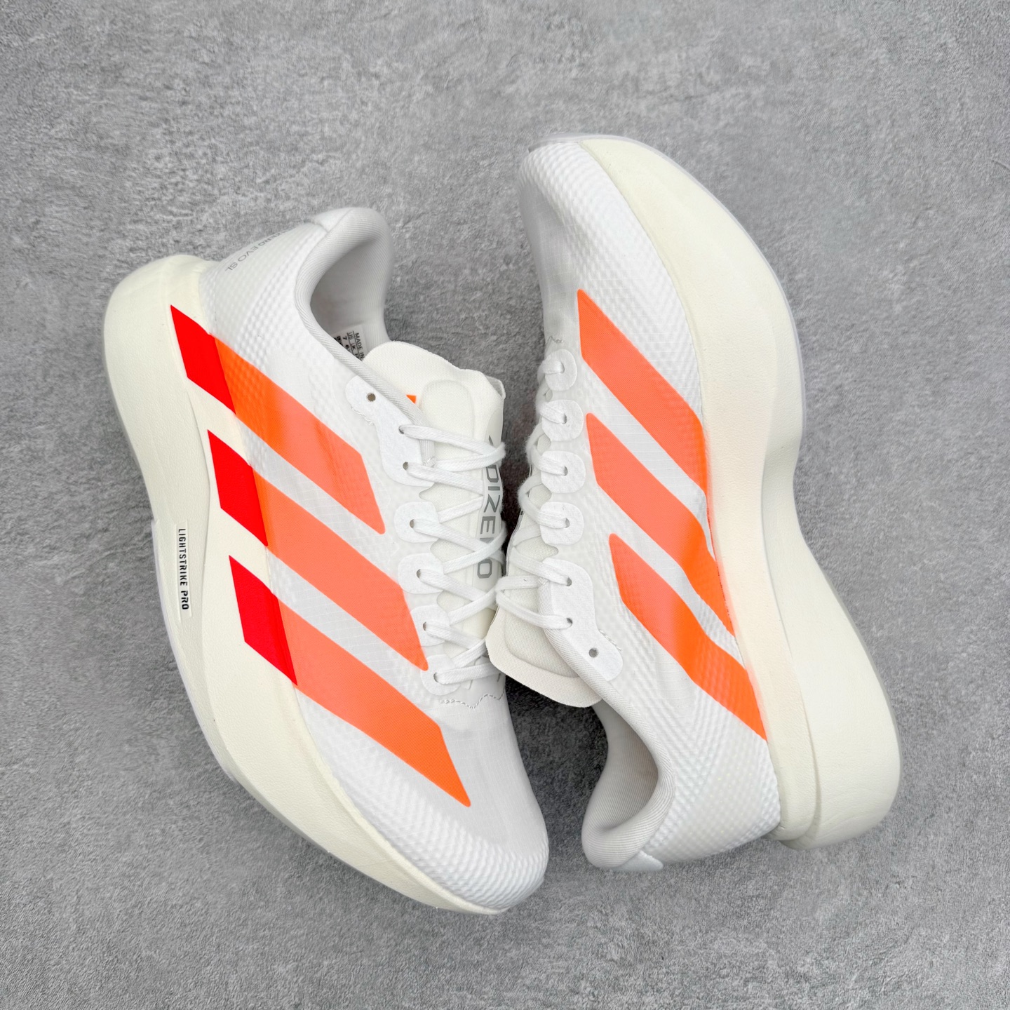 图片[3]-AD Adizero Adios SL 马拉松竞速专业跑鞋 CELERMESH针织网面非常轻薄 纤维间的缝隙很大 可以保证跑步时的透气、排汗效果 鞋舌直接与两侧的内衬和鞋底连接在一起 在跑步过程中不会被鞋舌的左右移动所困扰 在标准鞋带孔的基础上再拓宽一组鞋带孔 适合不同脚型的需求 突破性 EnergyRods 技术，有助于跑者实现更好的成绩 中底独特的LIGHTSTRIKE PRO泡棉材质 微弹感觉在跑步过程中给予了良好的支撑体验 对于顶级精英和高水平进阶跑者来说 ADIOS PRO是一双值得信赖的竞速比赛用鞋 尺码：36 36.5 37.5 38 38.5 39 40 40.5 41 42 42.5 43 44 44.5 45-选品中心