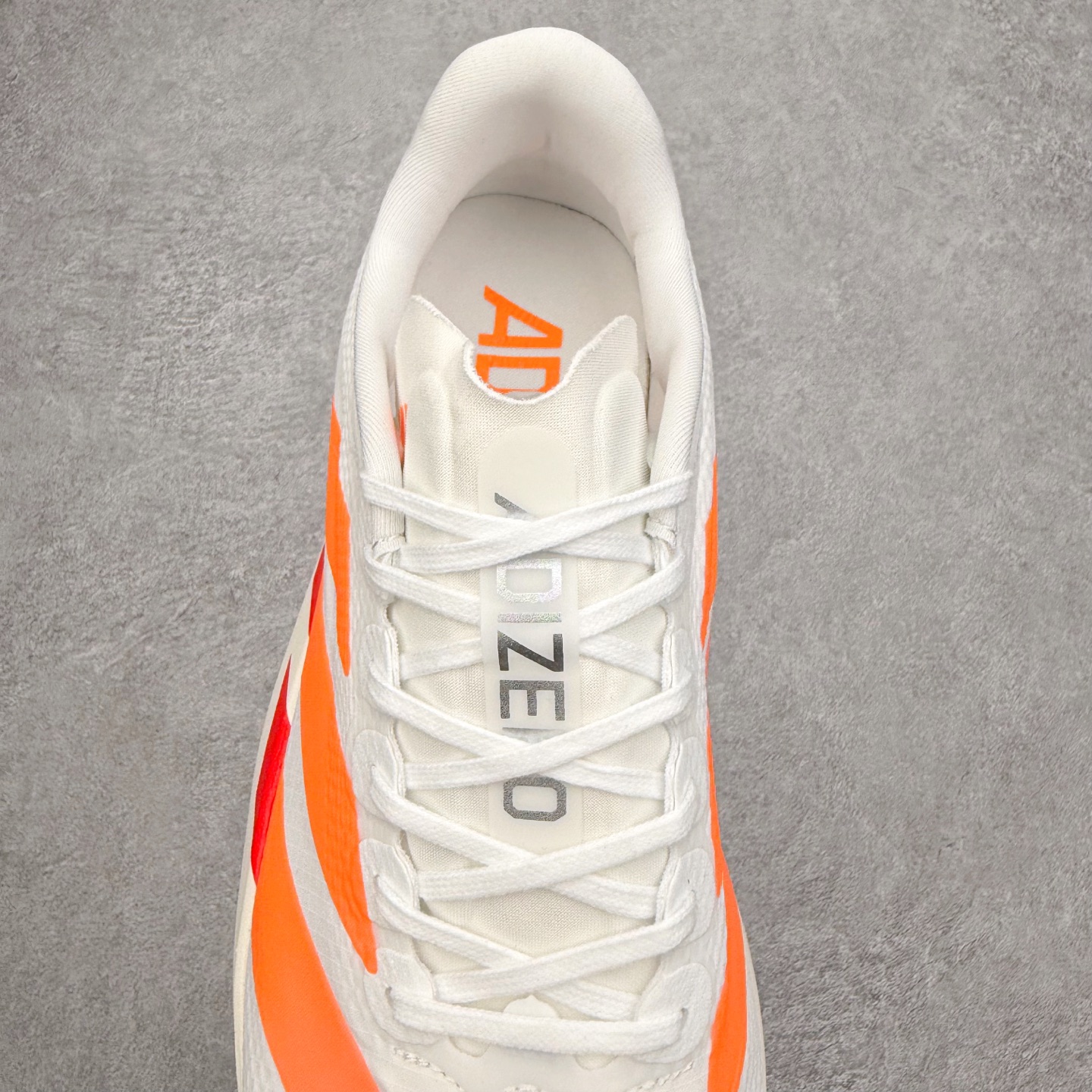 图片[5]-AD Adizero Adios SL 马拉松竞速专业跑鞋 CELERMESH针织网面非常轻薄 纤维间的缝隙很大 可以保证跑步时的透气、排汗效果 鞋舌直接与两侧的内衬和鞋底连接在一起 在跑步过程中不会被鞋舌的左右移动所困扰 在标准鞋带孔的基础上再拓宽一组鞋带孔 适合不同脚型的需求 突破性 EnergyRods 技术，有助于跑者实现更好的成绩 中底独特的LIGHTSTRIKE PRO泡棉材质 微弹感觉在跑步过程中给予了良好的支撑体验 对于顶级精英和高水平进阶跑者来说 ADIOS PRO是一双值得信赖的竞速比赛用鞋 尺码：36 36.5 37.5 38 38.5 39 40 40.5 41 42 42.5 43 44 44.5 45-选品中心