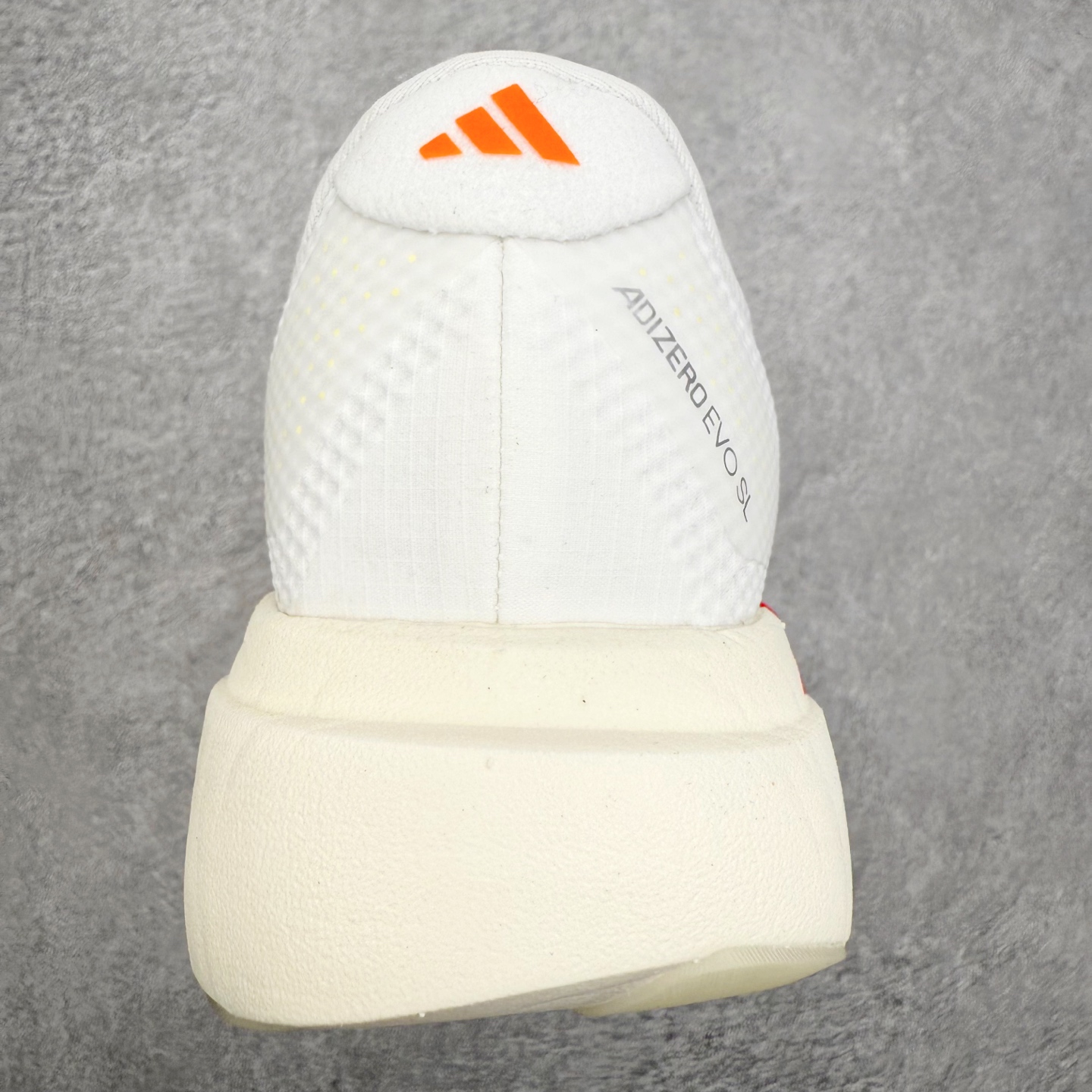 图片[8]-AD Adizero Adios SL 马拉松竞速专业跑鞋 CELERMESH针织网面非常轻薄 纤维间的缝隙很大 可以保证跑步时的透气、排汗效果 鞋舌直接与两侧的内衬和鞋底连接在一起 在跑步过程中不会被鞋舌的左右移动所困扰 在标准鞋带孔的基础上再拓宽一组鞋带孔 适合不同脚型的需求 突破性 EnergyRods 技术，有助于跑者实现更好的成绩 中底独特的LIGHTSTRIKE PRO泡棉材质 微弹感觉在跑步过程中给予了良好的支撑体验 对于顶级精英和高水平进阶跑者来说 ADIOS PRO是一双值得信赖的竞速比赛用鞋 尺码：36 36.5 37.5 38 38.5 39 40 40.5 41 42 42.5 43 44 44.5 45-选品中心