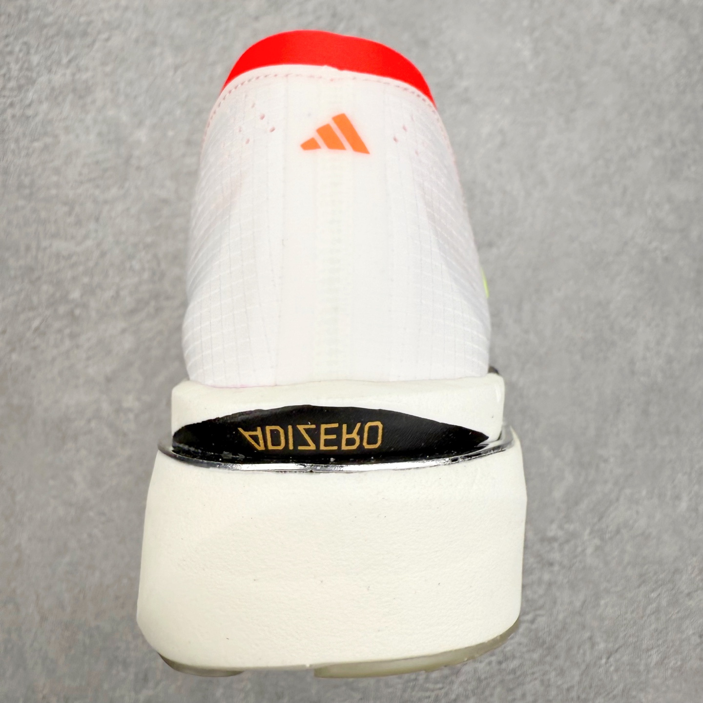 图片[8]-AD Adizero Adios Pro 4 马拉松竞速专业跑鞋 CELERMESH针织网面非常轻薄 纤维间的缝隙很大 可以保证跑步时的透气、排汗效果 鞋舌直接与两侧的内衬和鞋底连接在一起 在跑步过程中不会被鞋舌的左右移动所困扰 在标准鞋带孔的基础上再拓宽一组鞋带孔 适合不同脚型的需求 突破性 EnergyRods 技术，有助于跑者实现更好的成绩 中底独特的LIGHTSTRIKE PRO泡棉材质 微弹感觉在跑步过程中给予了良好的支撑体验 对于顶级精英和高水平进阶跑者来说 ADIOS PRO是一双值得信赖的竞速比赛用鞋 尺码：36 36.5 37.5 38 38.5 39 40 40.5 41 42 42.5 43 44 44.5 45-选品中心