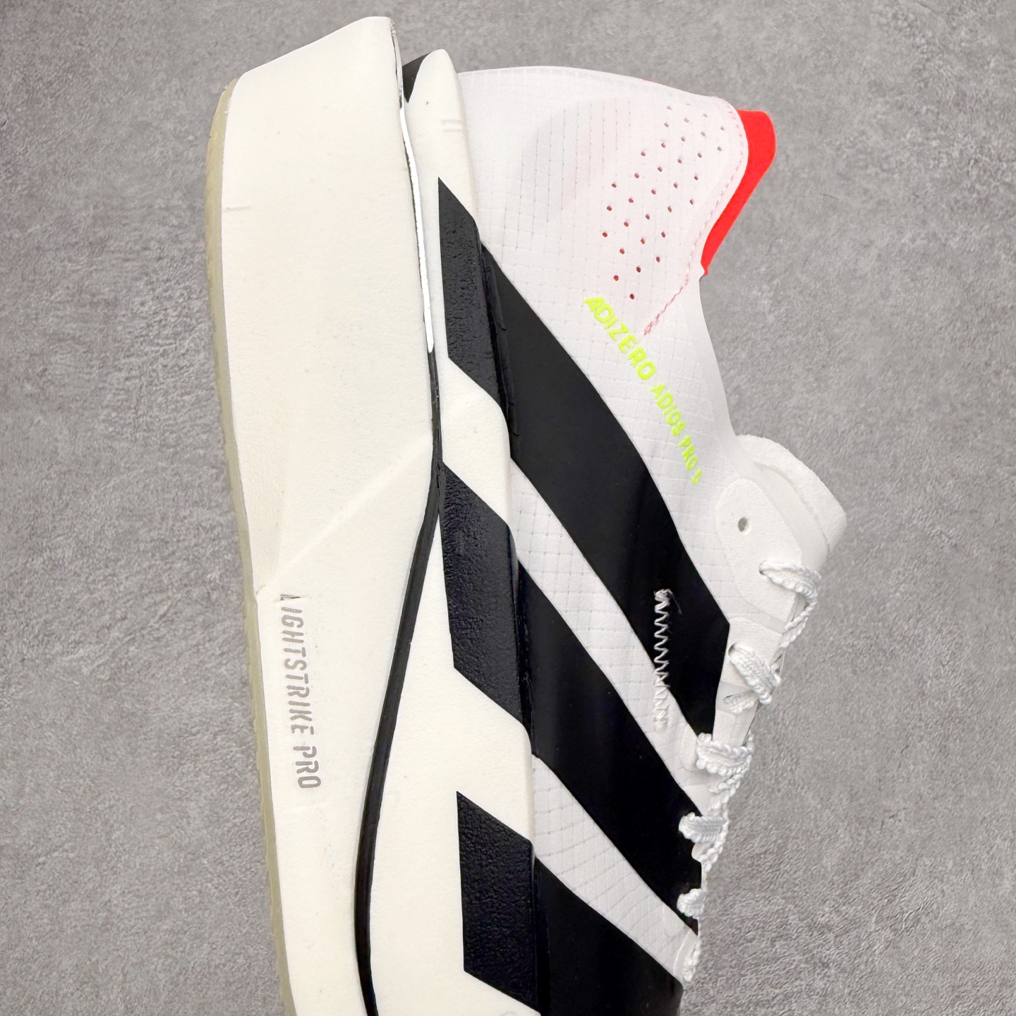 图片[6]-AD Adizero Adios Pro 4 马拉松竞速专业跑鞋 CELERMESH针织网面非常轻薄 纤维间的缝隙很大 可以保证跑步时的透气、排汗效果 鞋舌直接与两侧的内衬和鞋底连接在一起 在跑步过程中不会被鞋舌的左右移动所困扰 在标准鞋带孔的基础上再拓宽一组鞋带孔 适合不同脚型的需求 突破性 EnergyRods 技术，有助于跑者实现更好的成绩 中底独特的LIGHTSTRIKE PRO泡棉材质 微弹感觉在跑步过程中给予了良好的支撑体验 对于顶级精英和高水平进阶跑者来说 ADIOS PRO是一双值得信赖的竞速比赛用鞋 尺码：36 36.5 37.5 38 38.5 39 40 40.5 41 42 42.5 43 44 44.5 45-选品中心