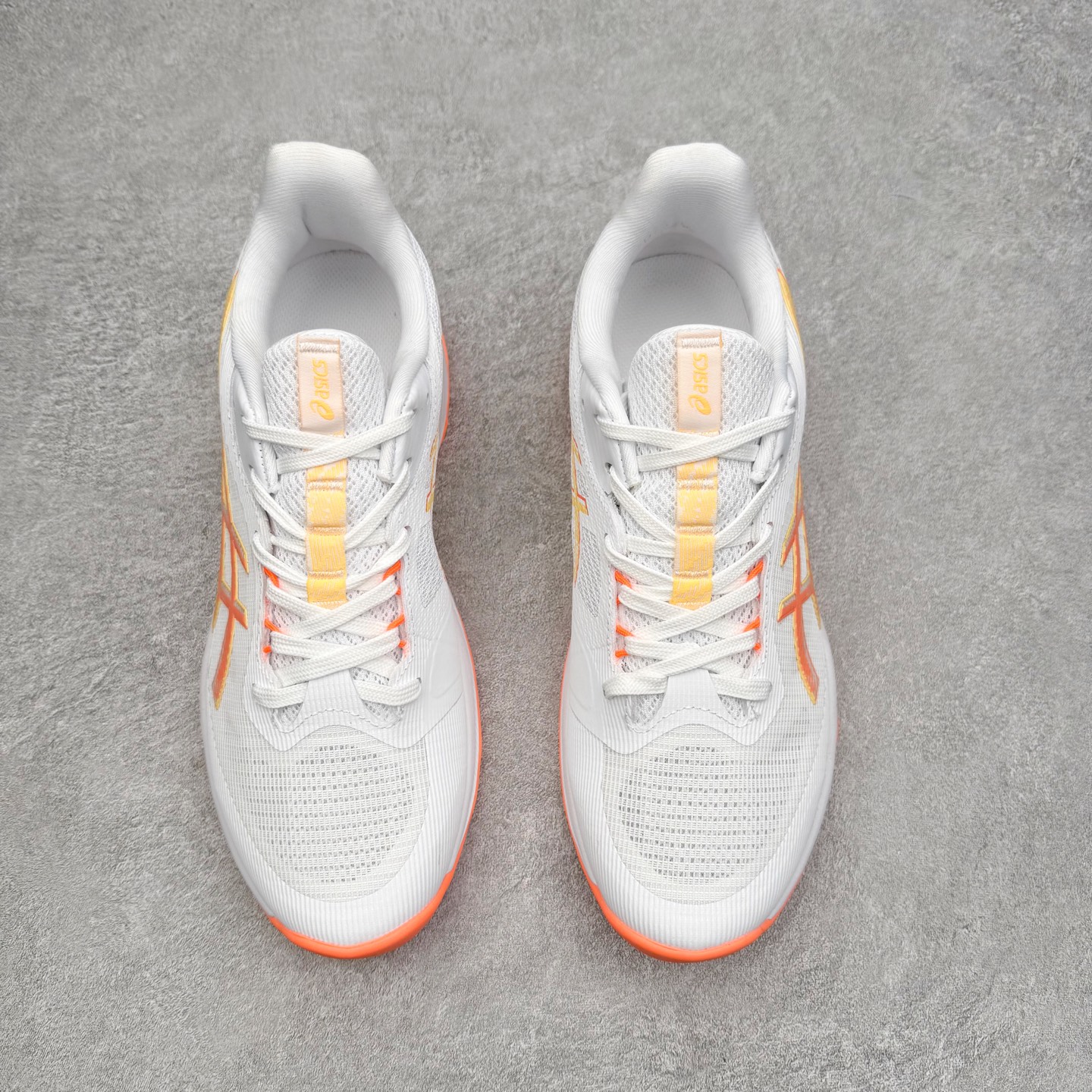 图片[2]-Asics NETBURNER BALLISTIC FF 4 亚瑟士舒适时尚潮流简约减震低帮训练鞋 DYNAWRAP 技术可提升稳定性 FLYTEFOAM 科技打造轻量缓冲组件 FLYTEFOAM Propel 技术鞋垫可提升吸震与回弹效果 TWISSTRUS 技术可提升速度与变向奔跑动作ASICSGRIP 科技可提升在球场上的抓地力 后足 GEL 缓冲科技可提供出色的避震效果AHAR 橡胶可提升耐用性 尺码：35 36 36.5 37 38 38.5 39 40 40.5 41 42 42.5 43 44 45-选品中心