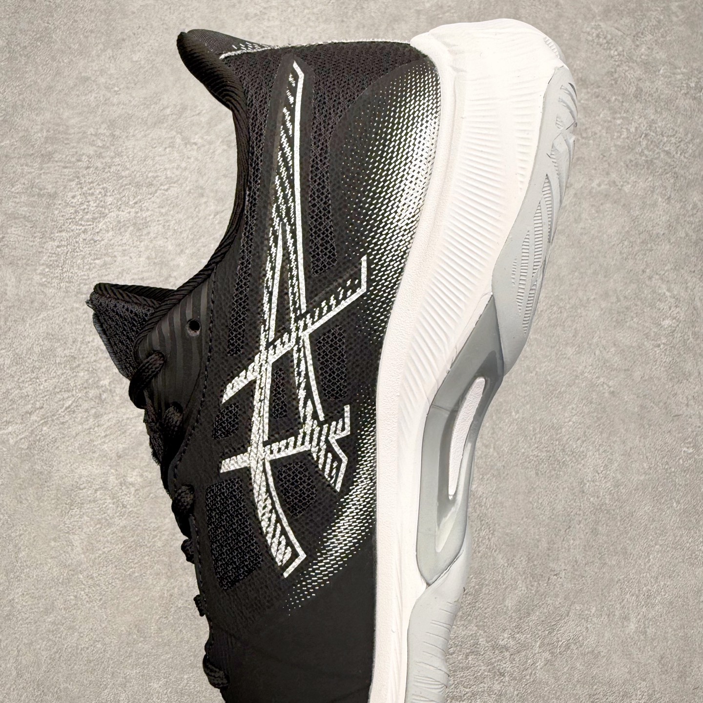 图片[7]-Asics NETBURNER BALLISTIC FF 4 亚瑟士舒适时尚潮流简约减震低帮训练鞋 DYNAWRAP 技术可提升稳定性 FLYTEFOAM 科技打造轻量缓冲组件 FLYTEFOAM Propel 技术鞋垫可提升吸震与回弹效果 TWISSTRUS 技术可提升速度与变向奔跑动作ASICSGRIP 科技可提升在球场上的抓地力 后足 GEL 缓冲科技可提供出色的避震效果AHAR 橡胶可提升耐用性 尺码：35 36 36.5 37 38 38.5 39 40 40.5 41 42 42.5 43 44 45-选品中心