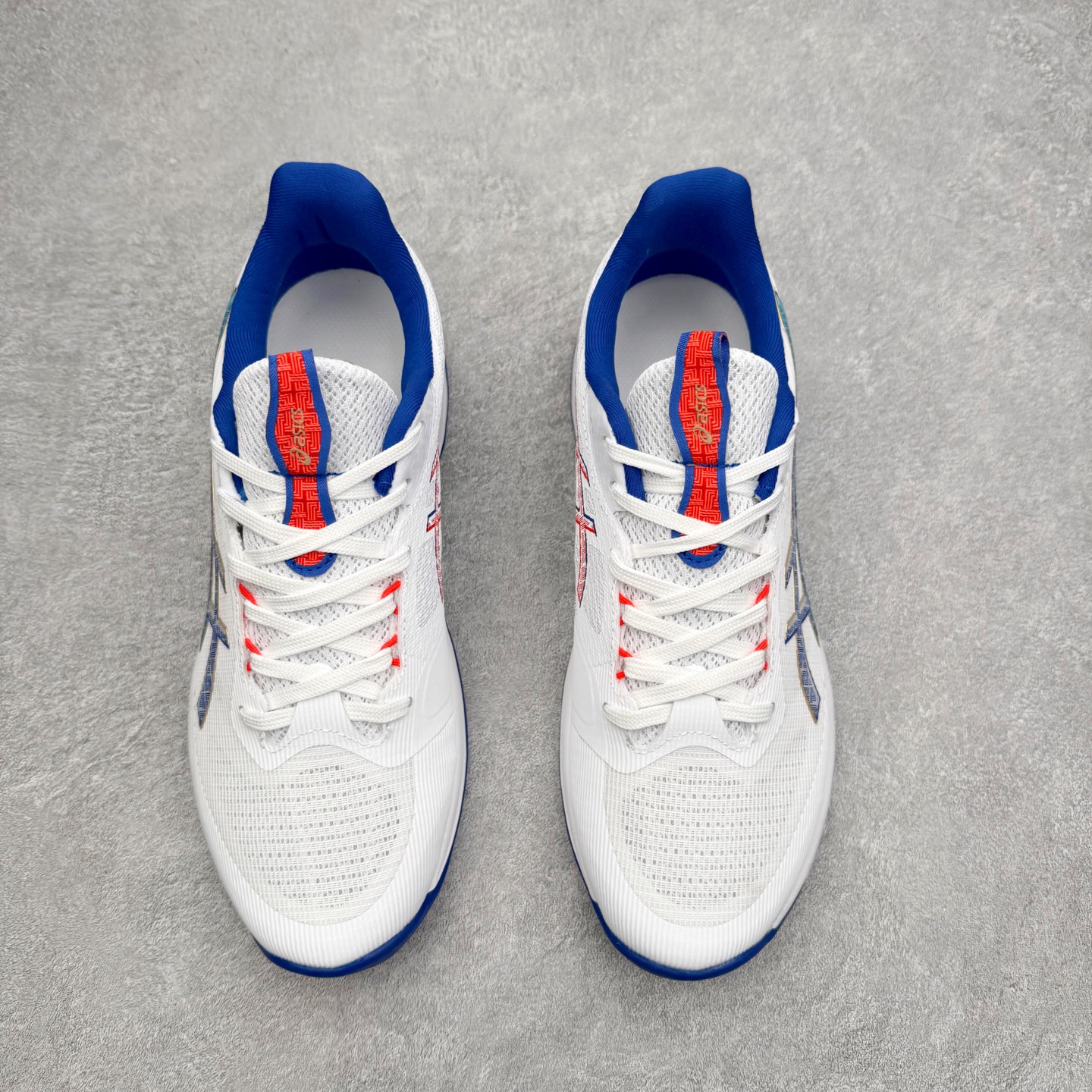 图片[2]-Asics NETBURNER BALLISTIC FF 4 亚瑟士舒适时尚潮流简约减震低帮训练鞋 DYNAWRAP 技术可提升稳定性 FLYTEFOAM 科技打造轻量缓冲组件 FLYTEFOAM Propel 技术鞋垫可提升吸震与回弹效果 TWISSTRUS 技术可提升速度与变向奔跑动作ASICSGRIP 科技可提升在球场上的抓地力 后足 GEL 缓冲科技可提供出色的避震效果AHAR 橡胶可提升耐用性 尺码：35 36 36.5 37 38 38.5 39 40 40.5 41 42 42.5 43 44 45-选品中心