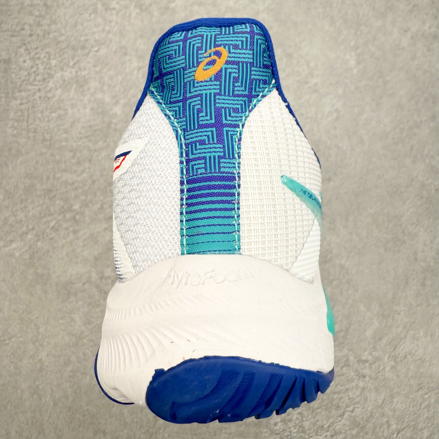 图片[8]-Asics NETBURNER BALLISTIC FF 4 亚瑟士舒适时尚潮流简约减震低帮训练鞋 DYNAWRAP 技术可提升稳定性 FLYTEFOAM 科技打造轻量缓冲组件 FLYTEFOAM Propel 技术鞋垫可提升吸震与回弹效果 TWISSTRUS 技术可提升速度与变向奔跑动作ASICSGRIP 科技可提升在球场上的抓地力 后足 GEL 缓冲科技可提供出色的避震效果AHAR 橡胶可提升耐用性 尺码：35 36 36.5 37 38 38.5 39 40 40.5 41 42 42.5 43 44 45-选品中心