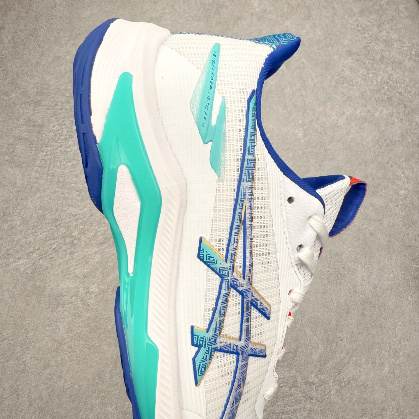 图片[6]-Asics NETBURNER BALLISTIC FF 4 亚瑟士舒适时尚潮流简约减震低帮训练鞋 DYNAWRAP 技术可提升稳定性 FLYTEFOAM 科技打造轻量缓冲组件 FLYTEFOAM Propel 技术鞋垫可提升吸震与回弹效果 TWISSTRUS 技术可提升速度与变向奔跑动作ASICSGRIP 科技可提升在球场上的抓地力 后足 GEL 缓冲科技可提供出色的避震效果AHAR 橡胶可提升耐用性 尺码：35 36 36.5 37 38 38.5 39 40 40.5 41 42 42.5 43 44 45-选品中心