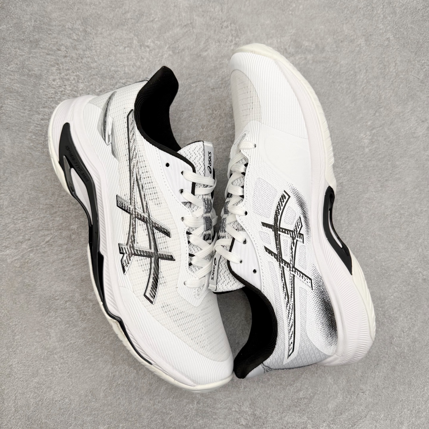 图片[3]-Asics NETBURNER BALLISTIC FF 4 亚瑟士舒适时尚潮流简约减震低帮训练鞋 DYNAWRAP 技术可提升稳定性 FLYTEFOAM 科技打造轻量缓冲组件 FLYTEFOAM Propel 技术鞋垫可提升吸震与回弹效果 TWISSTRUS 技术可提升速度与变向奔跑动作ASICSGRIP 科技可提升在球场上的抓地力 后足 GEL 缓冲科技可提供出色的避震效果AHAR 橡胶可提升耐用性 尺码：35 36 36.5 37 38 38.5 39 40 40.5 41 42 42.5 43 44 45-选品中心