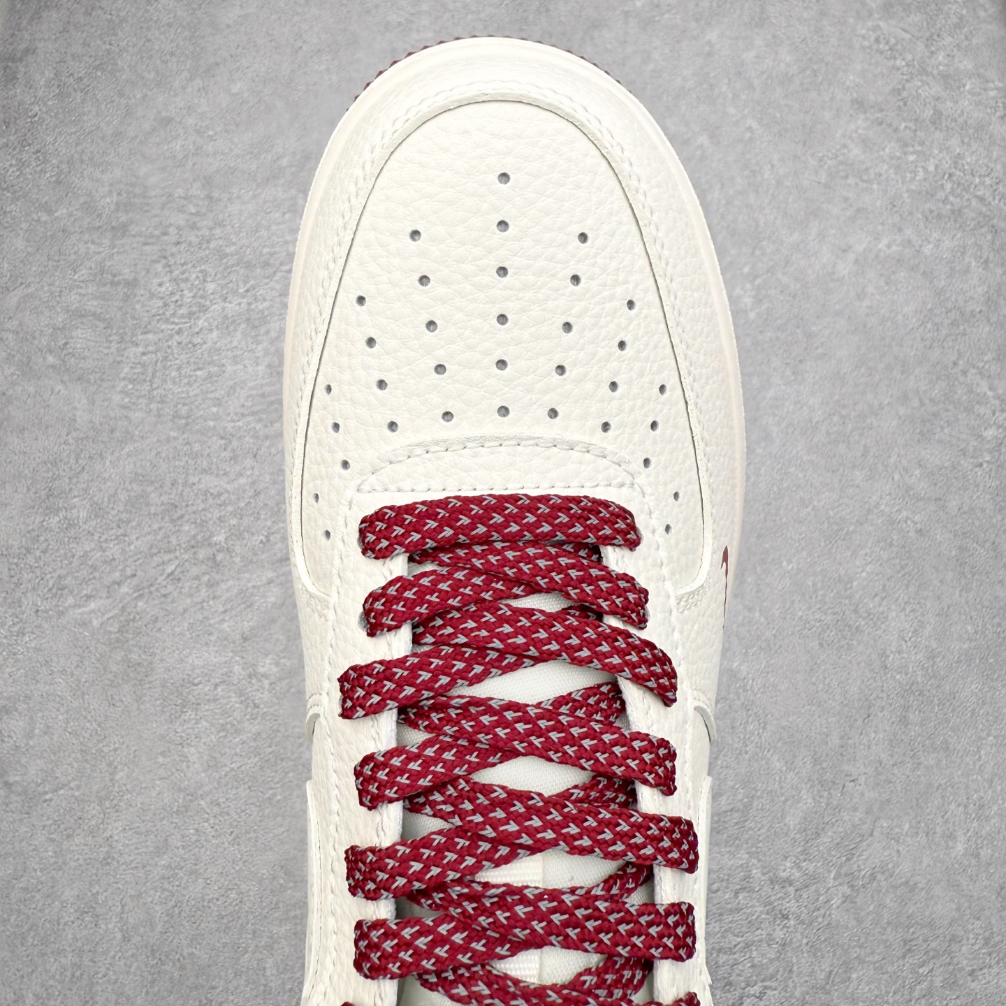 图片[4]-NK Air Force 1´07 Low 空军一号低帮百搭休闲运动板鞋 GX3170-108 柔软、弹性十足的缓震性能和出色的中底设计 横跨复古与现代的外型结合 造就出风靡全球 三十多年的Force 1 直到今天还深受青睐 实拍调校N版已经零色差零失真 百分百还原实物色彩所见即所得 不存在货不对板色差等低级问题 选购参考实物拍摄 不混卖不参货 只用心做好货严格选品 承诺混一赔十 尺码：36 36.5 37.5 38 38.5 39 40 40.5 41 42 42.5 43 44 44.5 45-选品中心