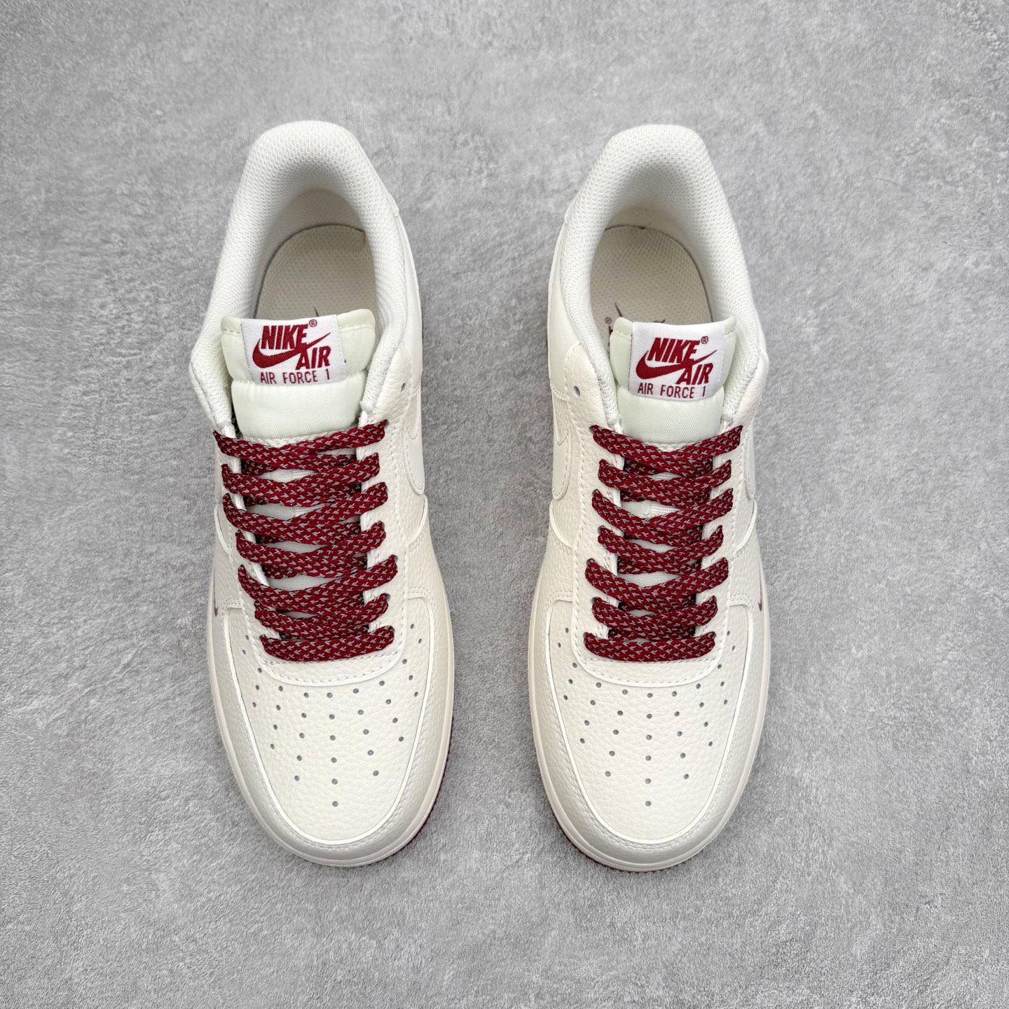 图片[2]-NK Air Force 1´07 Low 空军一号低帮百搭休闲运动板鞋 GX3170-108 柔软、弹性十足的缓震性能和出色的中底设计 横跨复古与现代的外型结合 造就出风靡全球 三十多年的Force 1 直到今天还深受青睐 实拍调校N版已经零色差零失真 百分百还原实物色彩所见即所得 不存在货不对板色差等低级问题 选购参考实物拍摄 不混卖不参货 只用心做好货严格选品 承诺混一赔十 尺码：36 36.5 37.5 38 38.5 39 40 40.5 41 42 42.5 43 44 44.5 45-选品中心