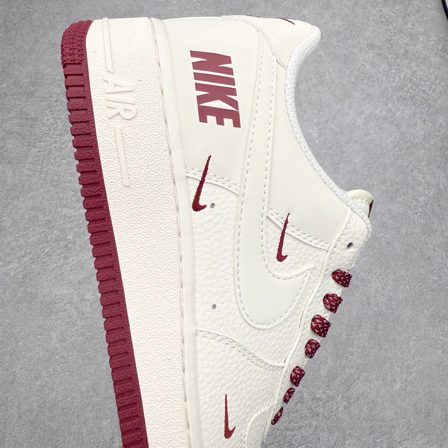 图片[6]-NK Air Force 1´07 Low 空军一号低帮百搭休闲运动板鞋 GX3170-108 柔软、弹性十足的缓震性能和出色的中底设计 横跨复古与现代的外型结合 造就出风靡全球 三十多年的Force 1 直到今天还深受青睐 实拍调校N版已经零色差零失真 百分百还原实物色彩所见即所得 不存在货不对板色差等低级问题 选购参考实物拍摄 不混卖不参货 只用心做好货严格选品 承诺混一赔十 尺码：36 36.5 37.5 38 38.5 39 40 40.5 41 42 42.5 43 44 44.5 45-选品中心