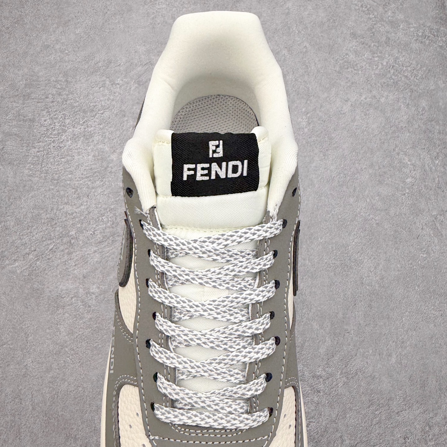 图片[5]-NK Air Force 1´07 Low 空军一号低帮百搭休闲运动板鞋 DF0188-110 柔软、弹性十足的缓震性能和出色的中底设计 横跨复古与现代的外型结合 造就出风靡全球 三十多年的Force 1 直到今天还深受青睐 实拍调校N版已经零色差零失真 百分百还原实物色彩所见即所得 不存在货不对板色差等低级问题 选购参考实物拍摄 不混卖不参货 只用心做好货严格选品 承诺混一赔十 尺码：36 36.5 37.5 38 38.5 39 40 40.5 41 42 42.5 43 44 44.5 45-选品中心