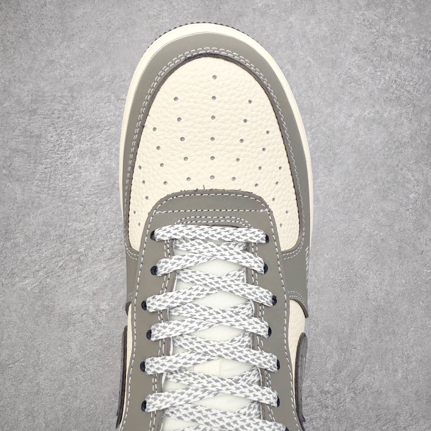 图片[4]-NK Air Force 1´07 Low 空军一号低帮百搭休闲运动板鞋 DF0188-110 柔软、弹性十足的缓震性能和出色的中底设计 横跨复古与现代的外型结合 造就出风靡全球 三十多年的Force 1 直到今天还深受青睐 实拍调校N版已经零色差零失真 百分百还原实物色彩所见即所得 不存在货不对板色差等低级问题 选购参考实物拍摄 不混卖不参货 只用心做好货严格选品 承诺混一赔十 尺码：36 36.5 37.5 38 38.5 39 40 40.5 41 42 42.5 43 44 44.5 45-选品中心