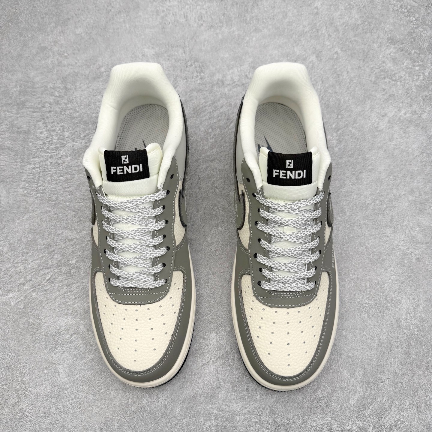 图片[2]-NK Air Force 1´07 Low 空军一号低帮百搭休闲运动板鞋 DF0188-110 柔软、弹性十足的缓震性能和出色的中底设计 横跨复古与现代的外型结合 造就出风靡全球 三十多年的Force 1 直到今天还深受青睐 实拍调校N版已经零色差零失真 百分百还原实物色彩所见即所得 不存在货不对板色差等低级问题 选购参考实物拍摄 不混卖不参货 只用心做好货严格选品 承诺混一赔十 尺码：36 36.5 37.5 38 38.5 39 40 40.5 41 42 42.5 43 44 44.5 45-选品中心