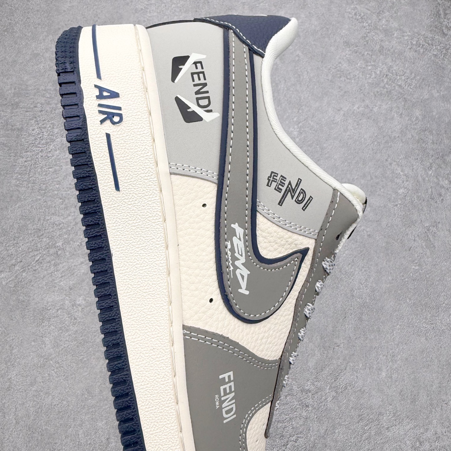 图片[6]-NK Air Force 1´07 Low 空军一号低帮百搭休闲运动板鞋 DF0188-110 柔软、弹性十足的缓震性能和出色的中底设计 横跨复古与现代的外型结合 造就出风靡全球 三十多年的Force 1 直到今天还深受青睐 实拍调校N版已经零色差零失真 百分百还原实物色彩所见即所得 不存在货不对板色差等低级问题 选购参考实物拍摄 不混卖不参货 只用心做好货严格选品 承诺混一赔十 尺码：36 36.5 37.5 38 38.5 39 40 40.5 41 42 42.5 43 44 44.5 45-选品中心