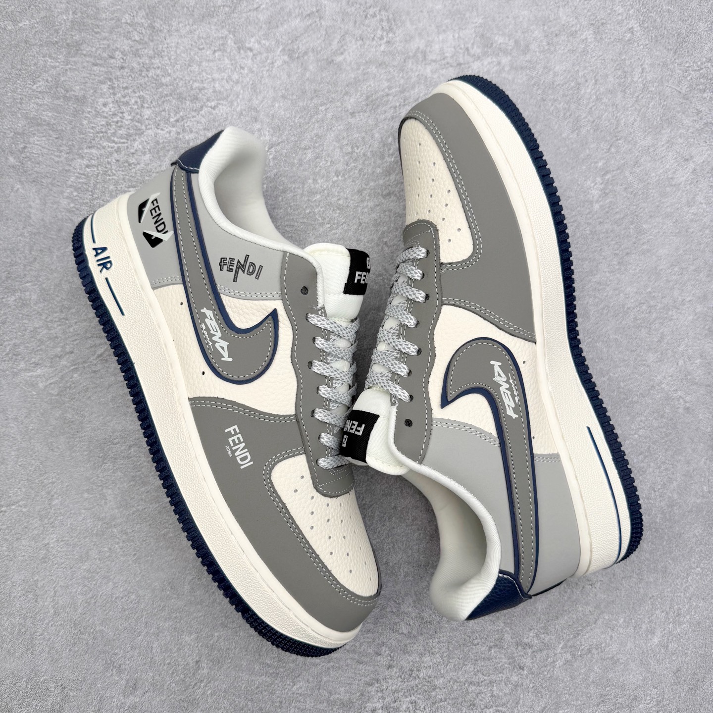 图片[3]-NK Air Force 1´07 Low 空军一号低帮百搭休闲运动板鞋 DF0188-110 柔软、弹性十足的缓震性能和出色的中底设计 横跨复古与现代的外型结合 造就出风靡全球 三十多年的Force 1 直到今天还深受青睐 实拍调校N版已经零色差零失真 百分百还原实物色彩所见即所得 不存在货不对板色差等低级问题 选购参考实物拍摄 不混卖不参货 只用心做好货严格选品 承诺混一赔十 尺码：36 36.5 37.5 38 38.5 39 40 40.5 41 42 42.5 43 44 44.5 45-选品中心