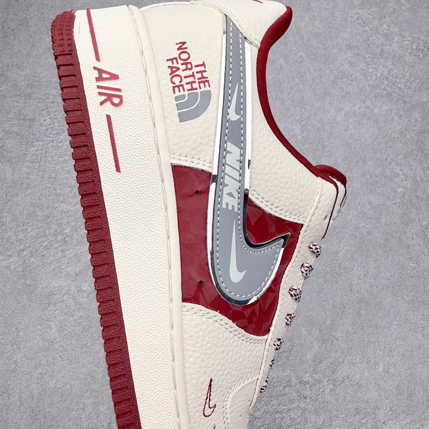 图片[6]-NK Air Force 1´07 Low 空军一号低帮百搭休闲运动板鞋 DF0188-112 柔软、弹性十足的缓震性能和出色的中底设计 横跨复古与现代的外型结合 造就出风靡全球 三十多年的Force 1 直到今天还深受青睐 实拍调校N版已经零色差零失真 百分百还原实物色彩所见即所得 不存在货不对板色差等低级问题 选购参考实物拍摄 不混卖不参货 只用心做好货严格选品 承诺混一赔十 尺码：36 36.5 37.5 38 38.5 39 40 40.5 41 42 42.5 43 44 44.5 45-选品中心