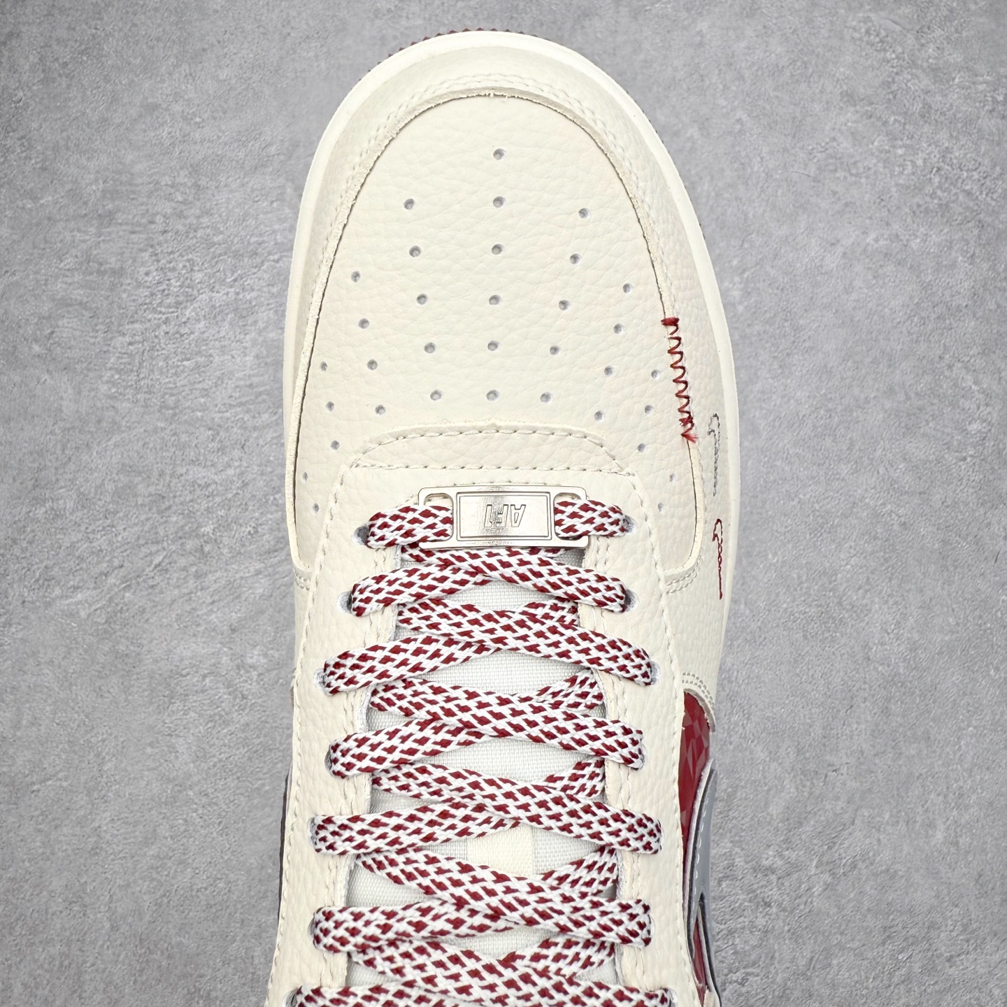 图片[4]-NK Air Force 1´07 Low 空军一号低帮百搭休闲运动板鞋 DF0188-112 柔软、弹性十足的缓震性能和出色的中底设计 横跨复古与现代的外型结合 造就出风靡全球 三十多年的Force 1 直到今天还深受青睐 实拍调校N版已经零色差零失真 百分百还原实物色彩所见即所得 不存在货不对板色差等低级问题 选购参考实物拍摄 不混卖不参货 只用心做好货严格选品 承诺混一赔十 尺码：36 36.5 37.5 38 38.5 39 40 40.5 41 42 42.5 43 44 44.5 45-选品中心