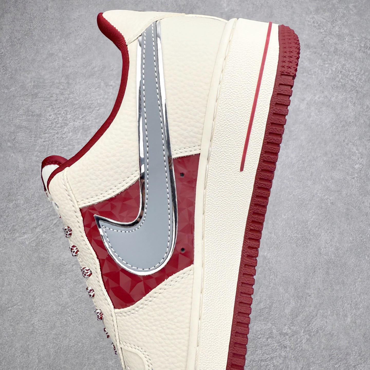 图片[7]-NK Air Force 1´07 Low 空军一号低帮百搭休闲运动板鞋 DF0188-112 柔软、弹性十足的缓震性能和出色的中底设计 横跨复古与现代的外型结合 造就出风靡全球 三十多年的Force 1 直到今天还深受青睐 实拍调校N版已经零色差零失真 百分百还原实物色彩所见即所得 不存在货不对板色差等低级问题 选购参考实物拍摄 不混卖不参货 只用心做好货严格选品 承诺混一赔十 尺码：36 36.5 37.5 38 38.5 39 40 40.5 41 42 42.5 43 44 44.5 45-选品中心