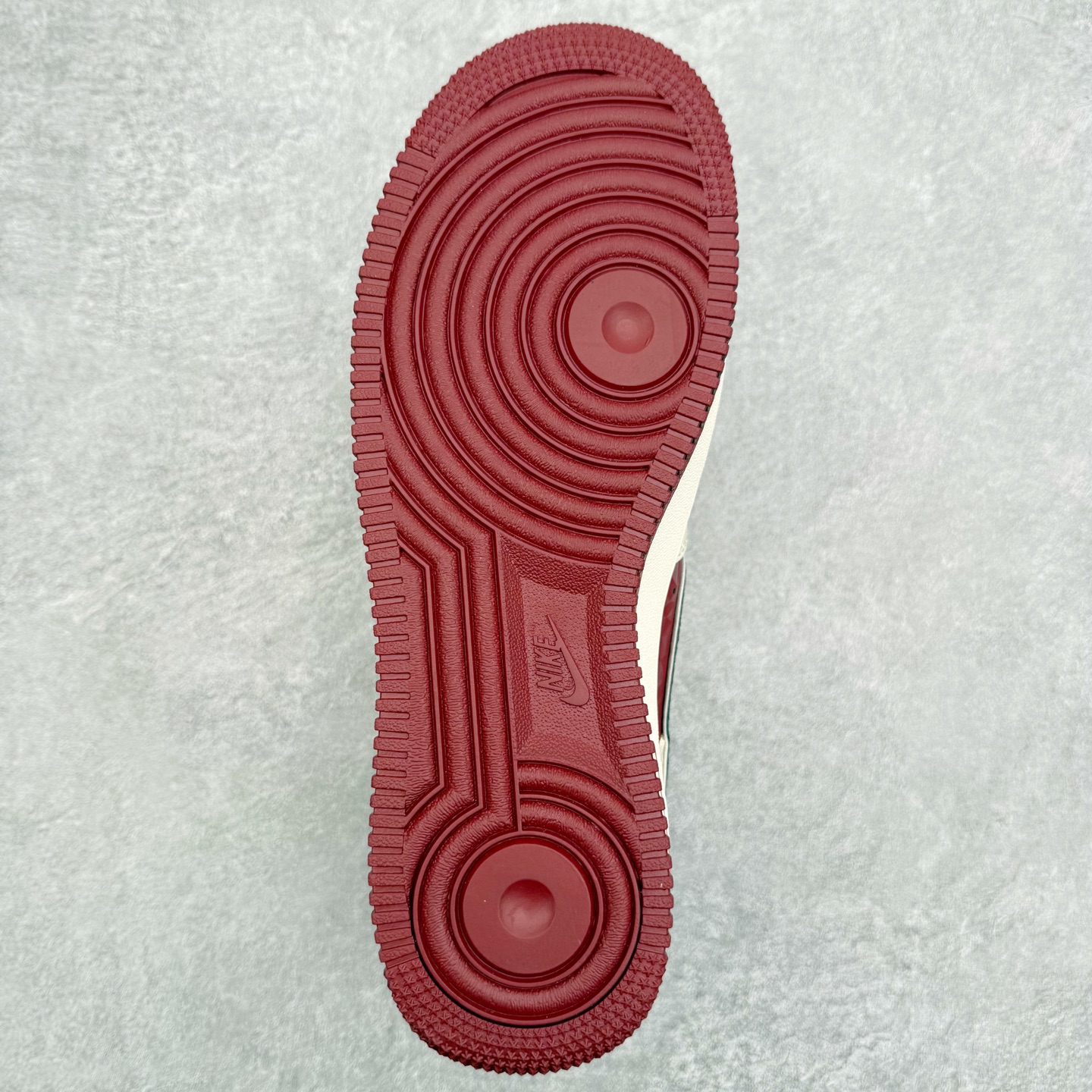 图片[9]-NK Air Force 1´07 Low 空军一号低帮百搭休闲运动板鞋 DF0188-112 柔软、弹性十足的缓震性能和出色的中底设计 横跨复古与现代的外型结合 造就出风靡全球 三十多年的Force 1 直到今天还深受青睐 实拍调校N版已经零色差零失真 百分百还原实物色彩所见即所得 不存在货不对板色差等低级问题 选购参考实物拍摄 不混卖不参货 只用心做好货严格选品 承诺混一赔十 尺码：36 36.5 37.5 38 38.5 39 40 40.5 41 42 42.5 43 44 44.5 45-选品中心