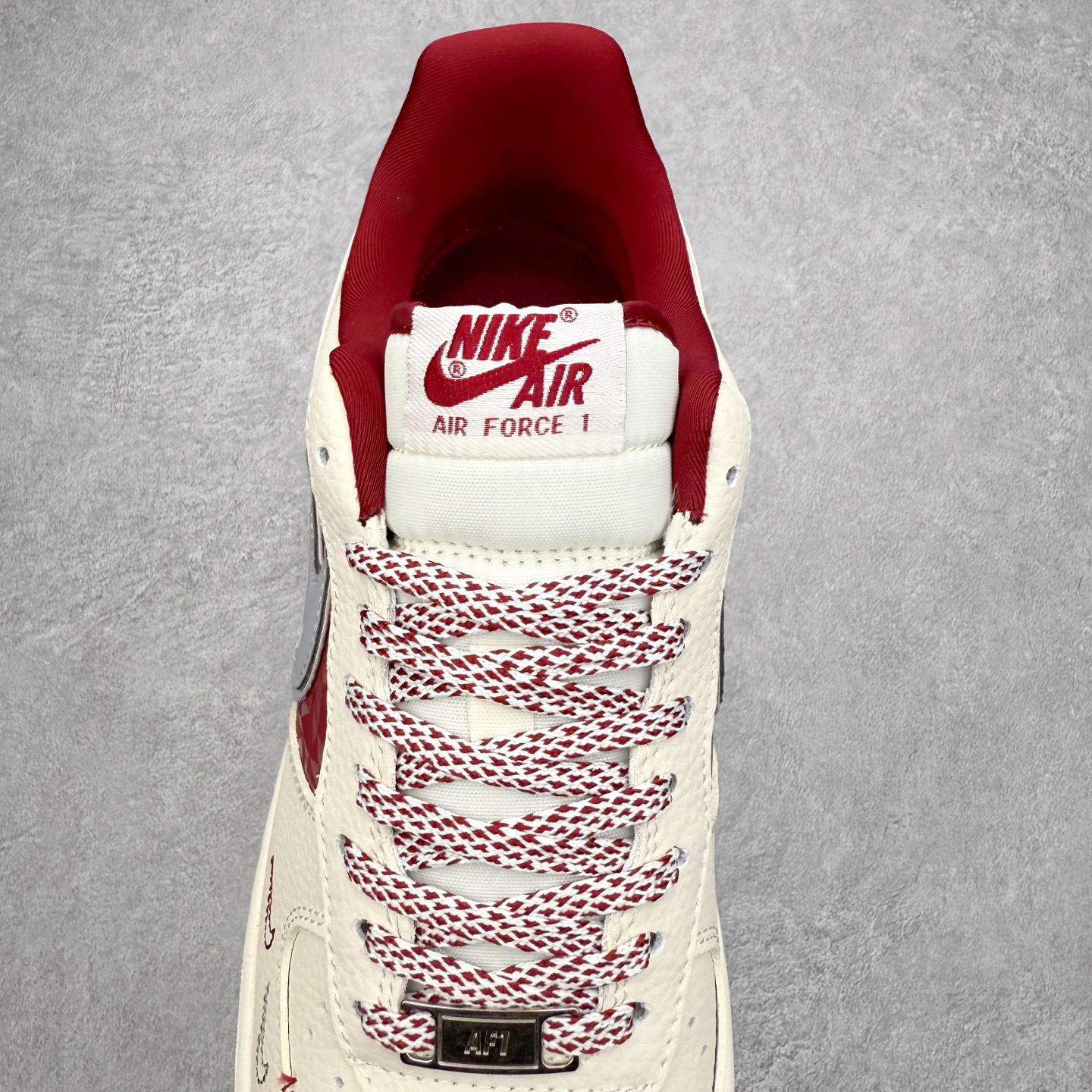 图片[5]-NK Air Force 1´07 Low 空军一号低帮百搭休闲运动板鞋 DF0188-112 柔软、弹性十足的缓震性能和出色的中底设计 横跨复古与现代的外型结合 造就出风靡全球 三十多年的Force 1 直到今天还深受青睐 实拍调校N版已经零色差零失真 百分百还原实物色彩所见即所得 不存在货不对板色差等低级问题 选购参考实物拍摄 不混卖不参货 只用心做好货严格选品 承诺混一赔十 尺码：36 36.5 37.5 38 38.5 39 40 40.5 41 42 42.5 43 44 44.5 45-选品中心