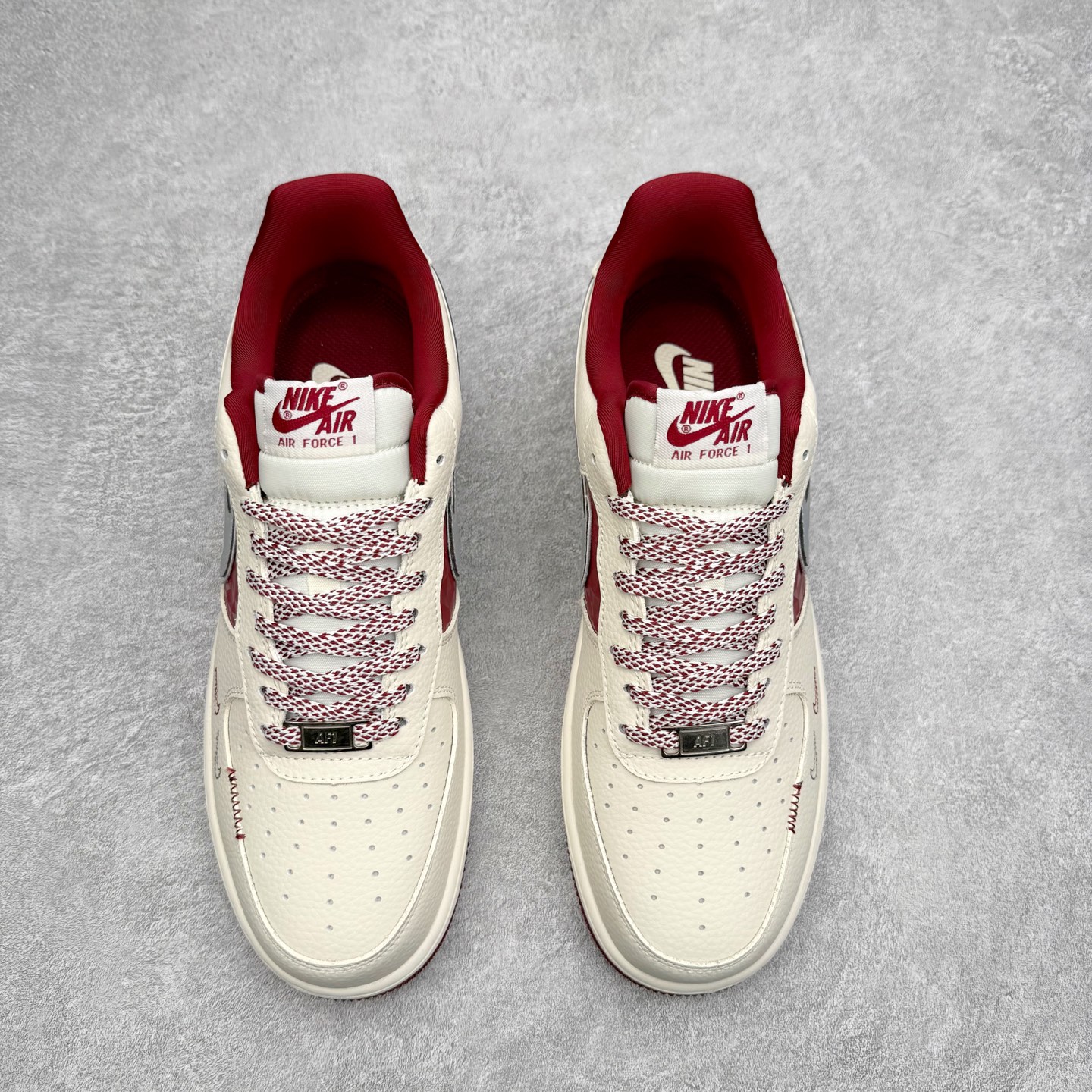 图片[2]-NK Air Force 1´07 Low 空军一号低帮百搭休闲运动板鞋 DF0188-112 柔软、弹性十足的缓震性能和出色的中底设计 横跨复古与现代的外型结合 造就出风靡全球 三十多年的Force 1 直到今天还深受青睐 实拍调校N版已经零色差零失真 百分百还原实物色彩所见即所得 不存在货不对板色差等低级问题 选购参考实物拍摄 不混卖不参货 只用心做好货严格选品 承诺混一赔十 尺码：36 36.5 37.5 38 38.5 39 40 40.5 41 42 42.5 43 44 44.5 45-选品中心