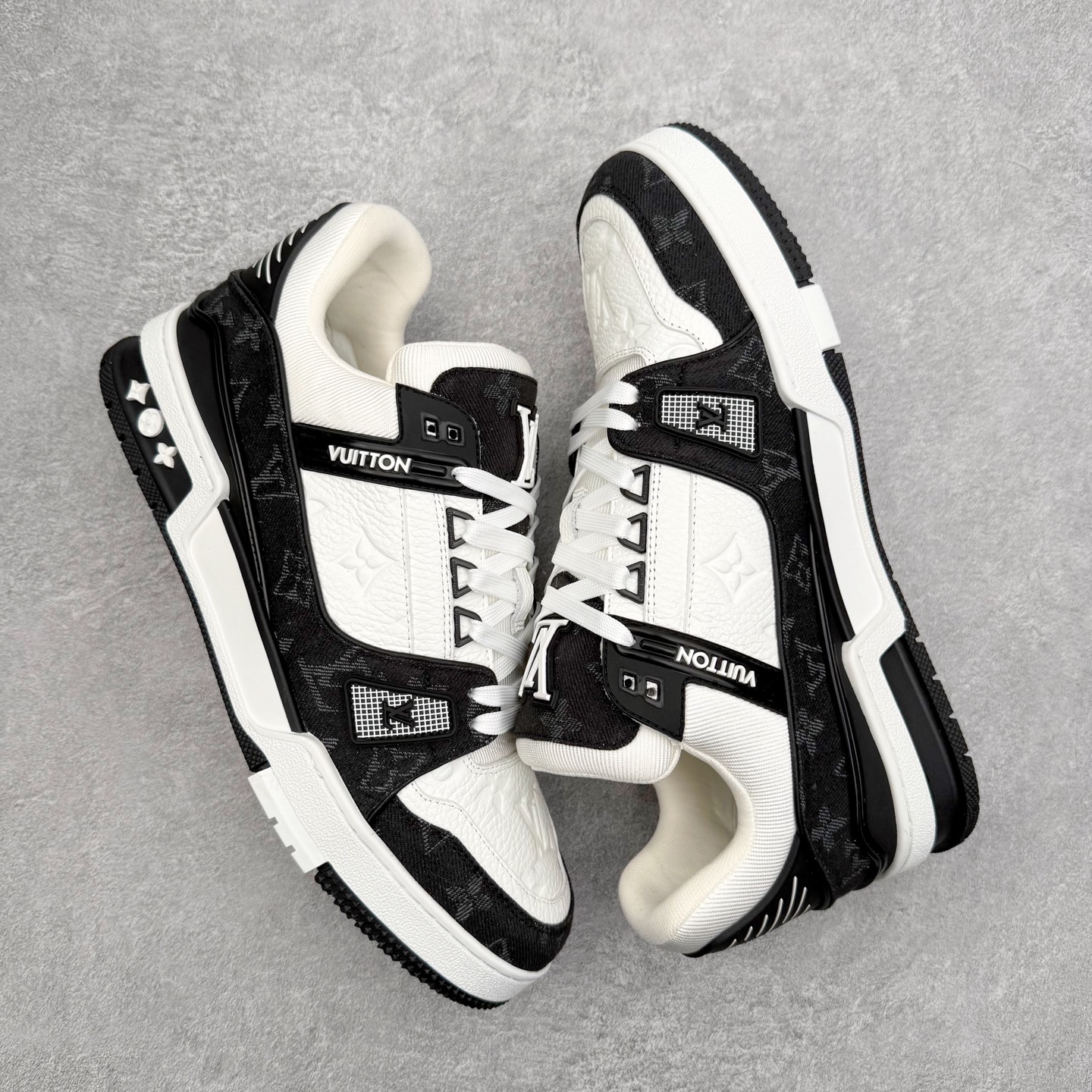 图片[3]-Louis Vuitton Trainer lv时装走秀运动鞋 完美鞋型超高的清洁度 零毛边线头瑕疵 全套原楦原纸版原鞋开模 全网最具灵魂的版型 正确原装黄色鞋盒 正确中底印花 鞋面印花3D高频深度立体 全鞋电脑针车 紧密相连 针距密度一致 环保乳胶注塑鞋垫 厚度脚感还原原版 皮面裁剪部位 统一油边封口工艺 原装橡胶大底含胶量大底组合零偏差 专柜全套包装 防尘袋 说明书 质保卡 男女鞋 尺码：35 36 37 38 39 40 41 42 43 44 45-选品中心