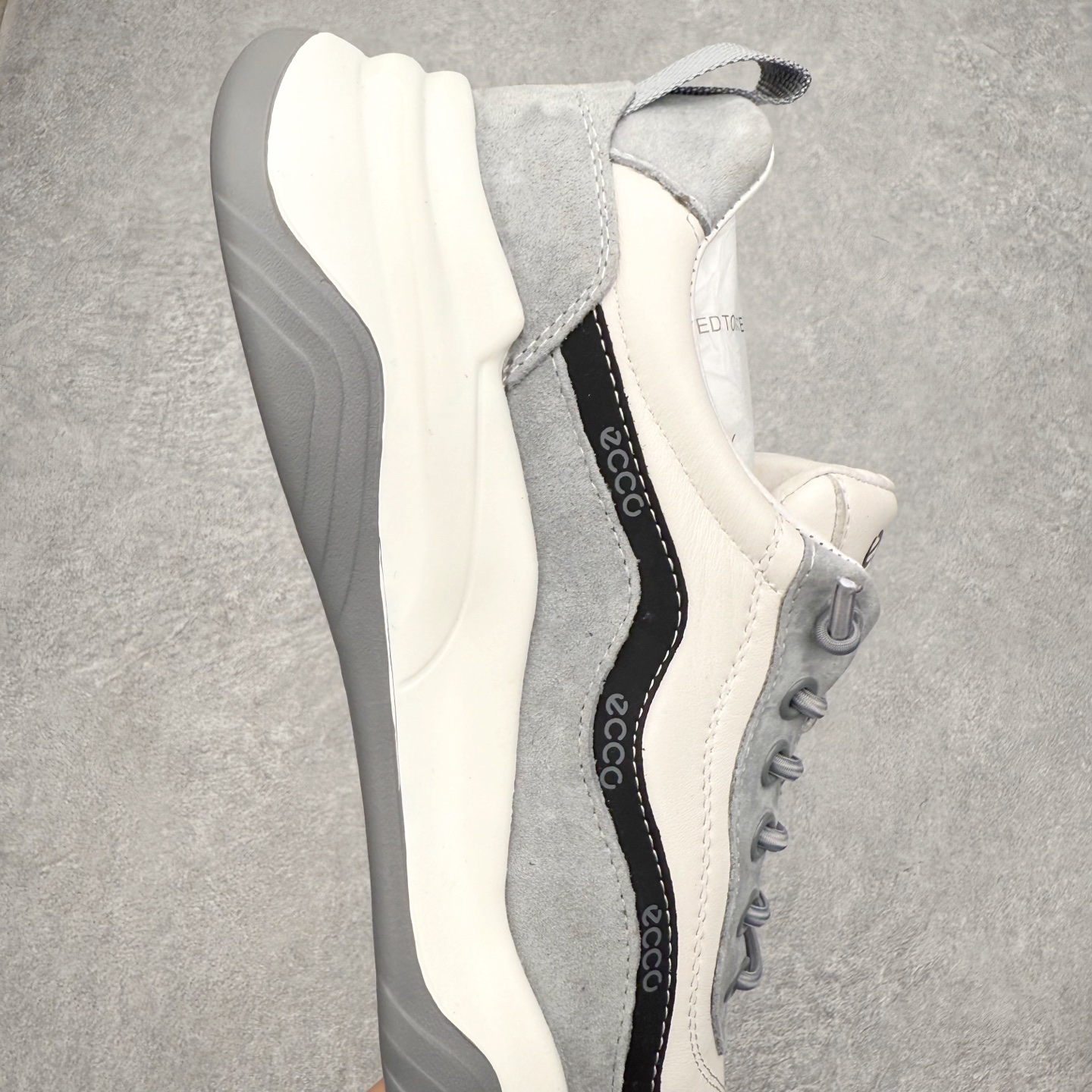 图片[6]-ECCO爱步男鞋 百搭休闲老爹鞋 柔酷8号系列运动鞋 经典和现代工艺品质融合 精选小牛皮面料 舒适柔软细腻 版型楦型上脚非常到位 四季热销款 独有鞋型设计 特有LOGO鞋边走字 新颖时尚有型 北欧风格 舒适休闲 超弹性 耐磨减震 PU+TPU按摩大底 经典潮流 随意搭配！舒适度极高 匠心工艺！尺码：38 39 40 41 42 43 44 （皮鞋码）-选品中心