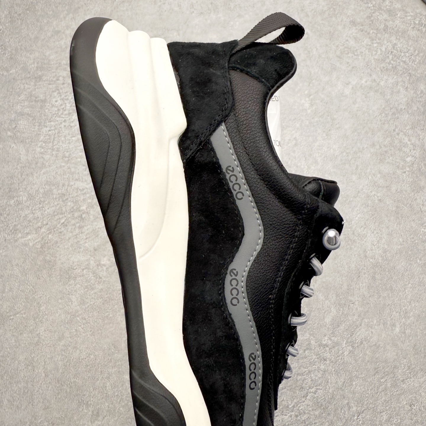 图片[6]-ECCO爱步男鞋 百搭休闲老爹鞋 柔酷8号系列运动鞋 经典和现代工艺品质融合 精选小牛皮面料 舒适柔软细腻 版型楦型上脚非常到位 四季热销款 独有鞋型设计 特有LOGO鞋边走字 新颖时尚有型 北欧风格 舒适休闲 超弹性 耐磨减震 PU+TPU按摩大底 经典潮流 随意搭配！舒适度极高 匠心工艺！尺码：38 39 40 41 42 43 44 （皮鞋码）-选品中心