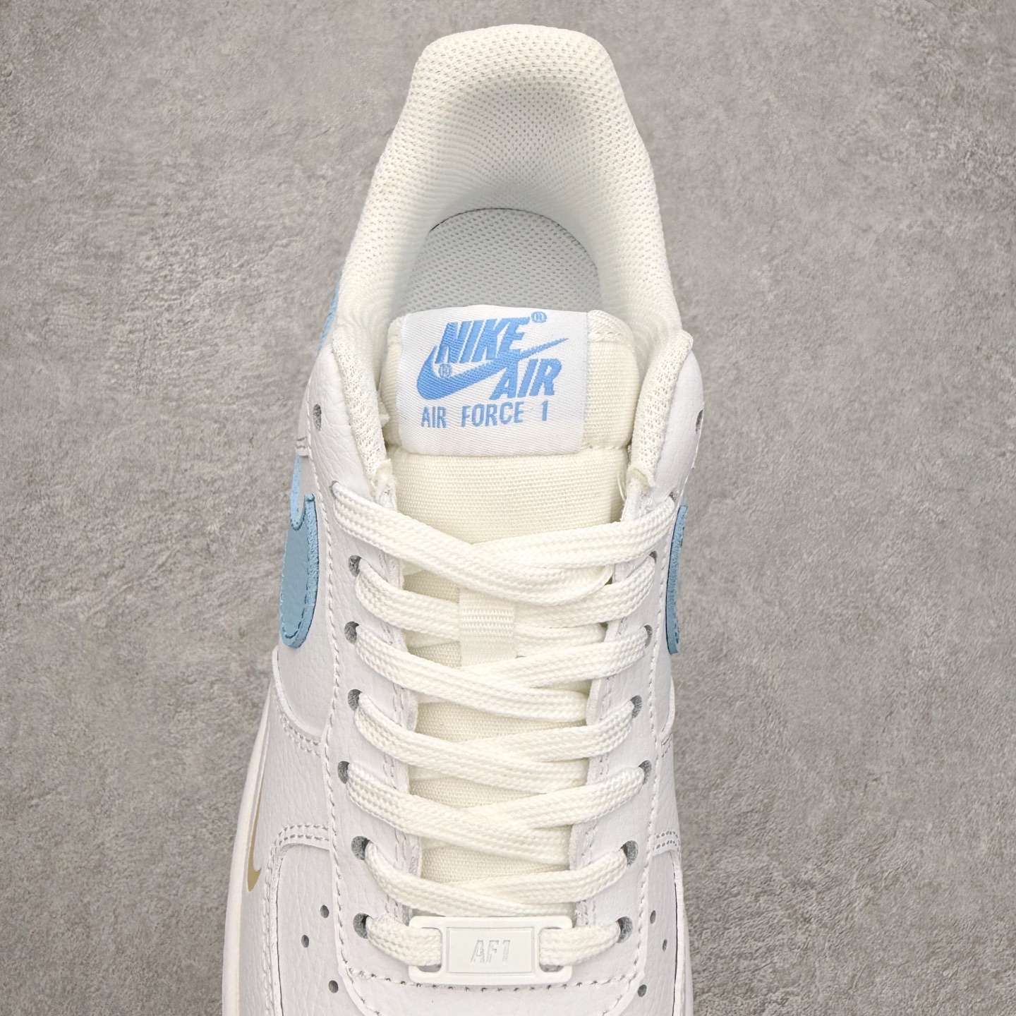 图片[5]-NK Air Force 1´07 Low 空军一号低帮百搭休闲运动板鞋 HF0022-100 柔软、弹性十足的缓震性能和出色的中底设计 横跨复古与现代的外型结合 造就出风靡全球 三十多年的Force 1 直到今天还深受青睐 实拍调校N版已经零色差零失真 百分百还原实物色彩所见即所得 不存在货不对板色差等低级问题 选购参考实物拍摄 不混卖不参货 只用心做好货严格选品 承诺混一赔十 尺码：36 36.5 37.5 38 38.5 39 40 40.5 41 42 42.5 43 44 44.5 45-选品中心