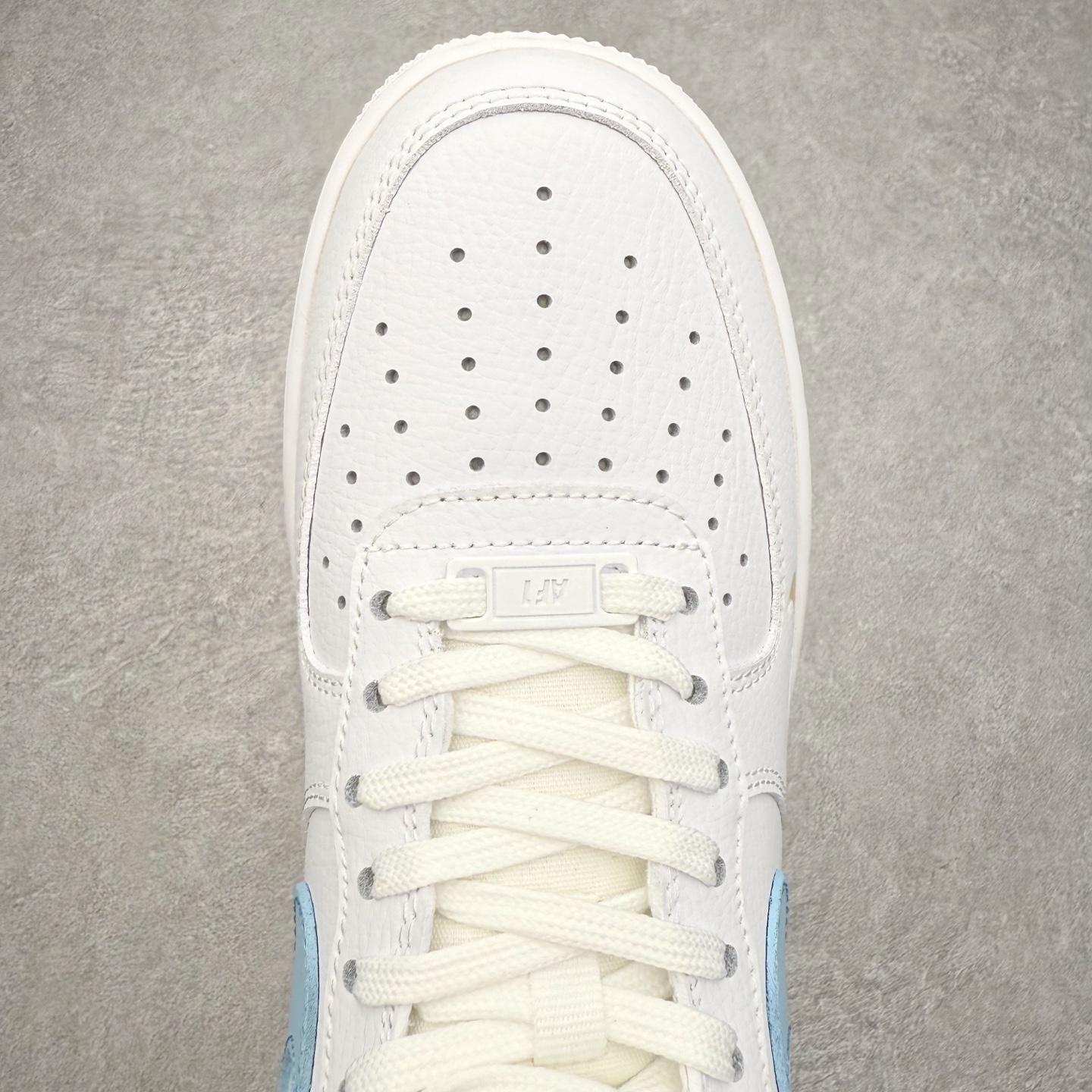 图片[4]-NK Air Force 1´07 Low 空军一号低帮百搭休闲运动板鞋 HF0022-100 柔软、弹性十足的缓震性能和出色的中底设计 横跨复古与现代的外型结合 造就出风靡全球 三十多年的Force 1 直到今天还深受青睐 实拍调校N版已经零色差零失真 百分百还原实物色彩所见即所得 不存在货不对板色差等低级问题 选购参考实物拍摄 不混卖不参货 只用心做好货严格选品 承诺混一赔十 尺码：36 36.5 37.5 38 38.5 39 40 40.5 41 42 42.5 43 44 44.5 45-选品中心