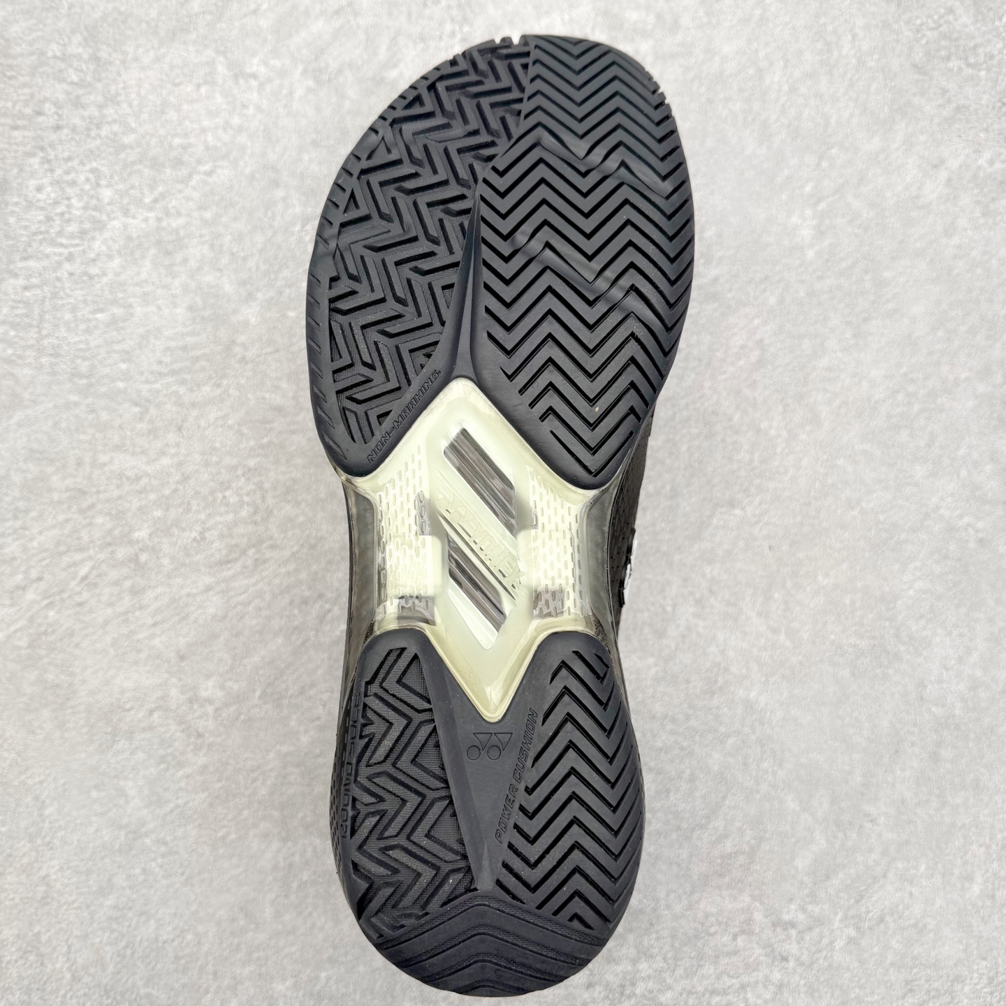 图片[9]-YONEX尤尼克斯 AD ACCEL 舒适柔软 减震透气包裹性支撑平衡抗冲击轻便 低帮 网球鞋 男女同款 尤尼克斯（YONEX）成立时间1946年，总部地点是日本东京，是世界著名的羽毛球品牌。为了尽量满足不同使用需求，尤尼克斯研发了大量的型号的羽毛球用品。作为世界知名的羽拍专业制造商，尤尼克斯完全体现日本工艺的精益求精，羽拍牢牢占据世界第一的地位，同时网球拍也得到许多知名球星的喜爱。实拍调校N版已经零色差零失真 百分百还原实物色彩所见即所得 不存在货不对板色差等低级问题 选购参考实物拍摄 不混卖不参货 只用心做好货严格选品 承诺混一赔十 尺码：36 36.5 37.5 38 38.5 39 40 40.5 41 42 42.5 43 44 44.5 45-选品中心