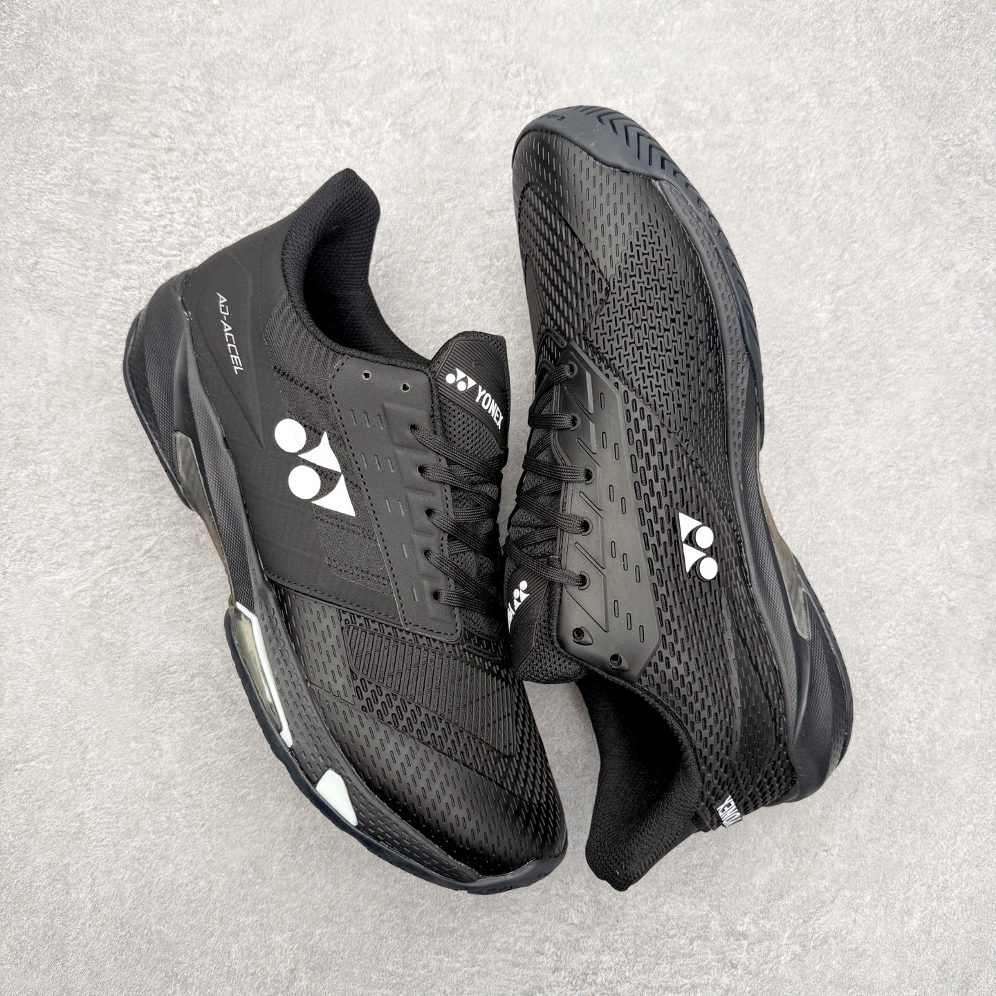 图片[3]-YONEX尤尼克斯 AD ACCEL 舒适柔软 减震透气包裹性支撑平衡抗冲击轻便 低帮 网球鞋 男女同款 尤尼克斯（YONEX）成立时间1946年，总部地点是日本东京，是世界著名的羽毛球品牌。为了尽量满足不同使用需求，尤尼克斯研发了大量的型号的羽毛球用品。作为世界知名的羽拍专业制造商，尤尼克斯完全体现日本工艺的精益求精，羽拍牢牢占据世界第一的地位，同时网球拍也得到许多知名球星的喜爱。实拍调校N版已经零色差零失真 百分百还原实物色彩所见即所得 不存在货不对板色差等低级问题 选购参考实物拍摄 不混卖不参货 只用心做好货严格选品 承诺混一赔十 尺码：36 36.5 37.5 38 38.5 39 40 40.5 41 42 42.5 43 44 44.5 45-选品中心