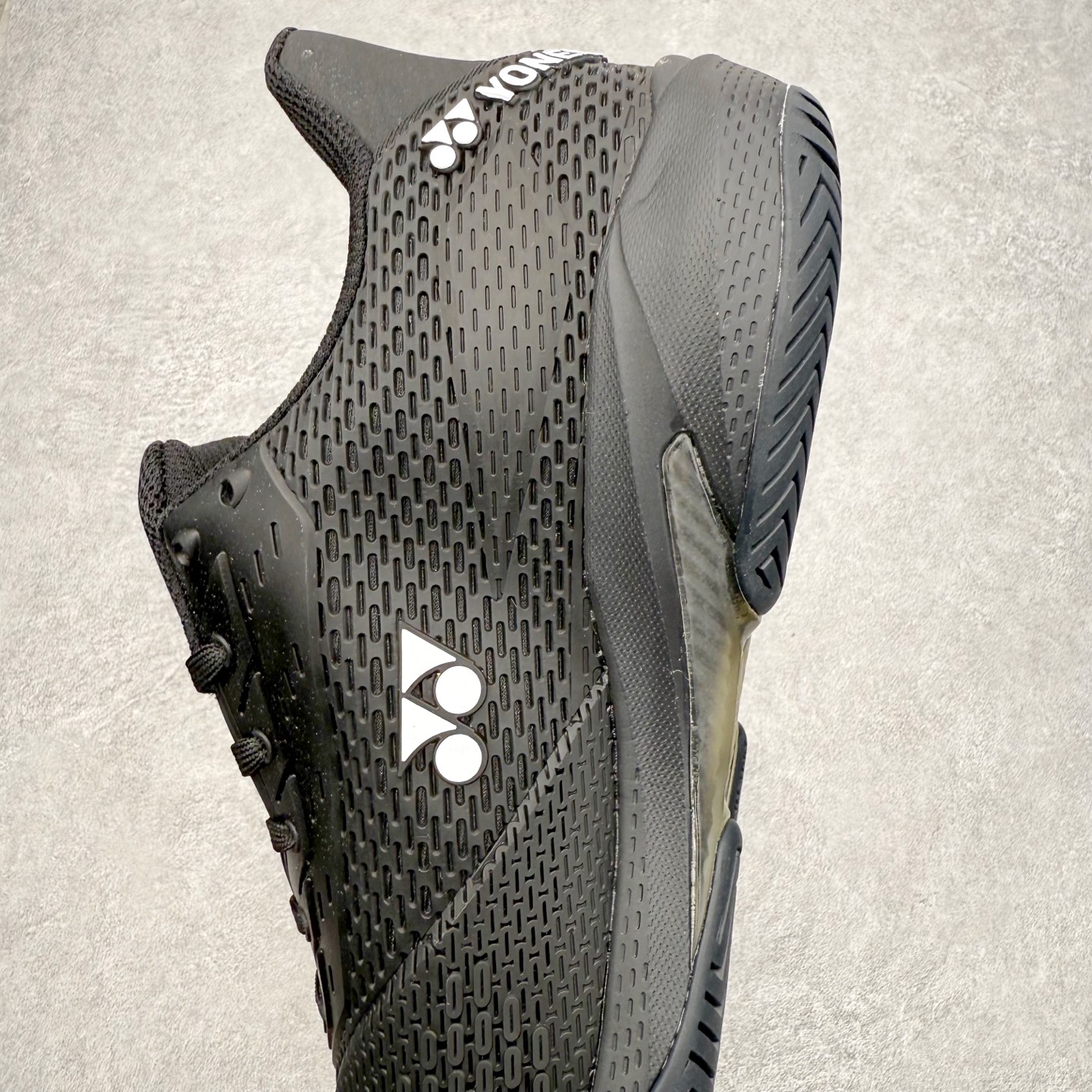 图片[7]-YONEX尤尼克斯 AD ACCEL 舒适柔软 减震透气包裹性支撑平衡抗冲击轻便 低帮 网球鞋 男女同款 尤尼克斯（YONEX）成立时间1946年，总部地点是日本东京，是世界著名的羽毛球品牌。为了尽量满足不同使用需求，尤尼克斯研发了大量的型号的羽毛球用品。作为世界知名的羽拍专业制造商，尤尼克斯完全体现日本工艺的精益求精，羽拍牢牢占据世界第一的地位，同时网球拍也得到许多知名球星的喜爱。实拍调校N版已经零色差零失真 百分百还原实物色彩所见即所得 不存在货不对板色差等低级问题 选购参考实物拍摄 不混卖不参货 只用心做好货严格选品 承诺混一赔十 尺码：36 36.5 37.5 38 38.5 39 40 40.5 41 42 42.5 43 44 44.5 45-选品中心