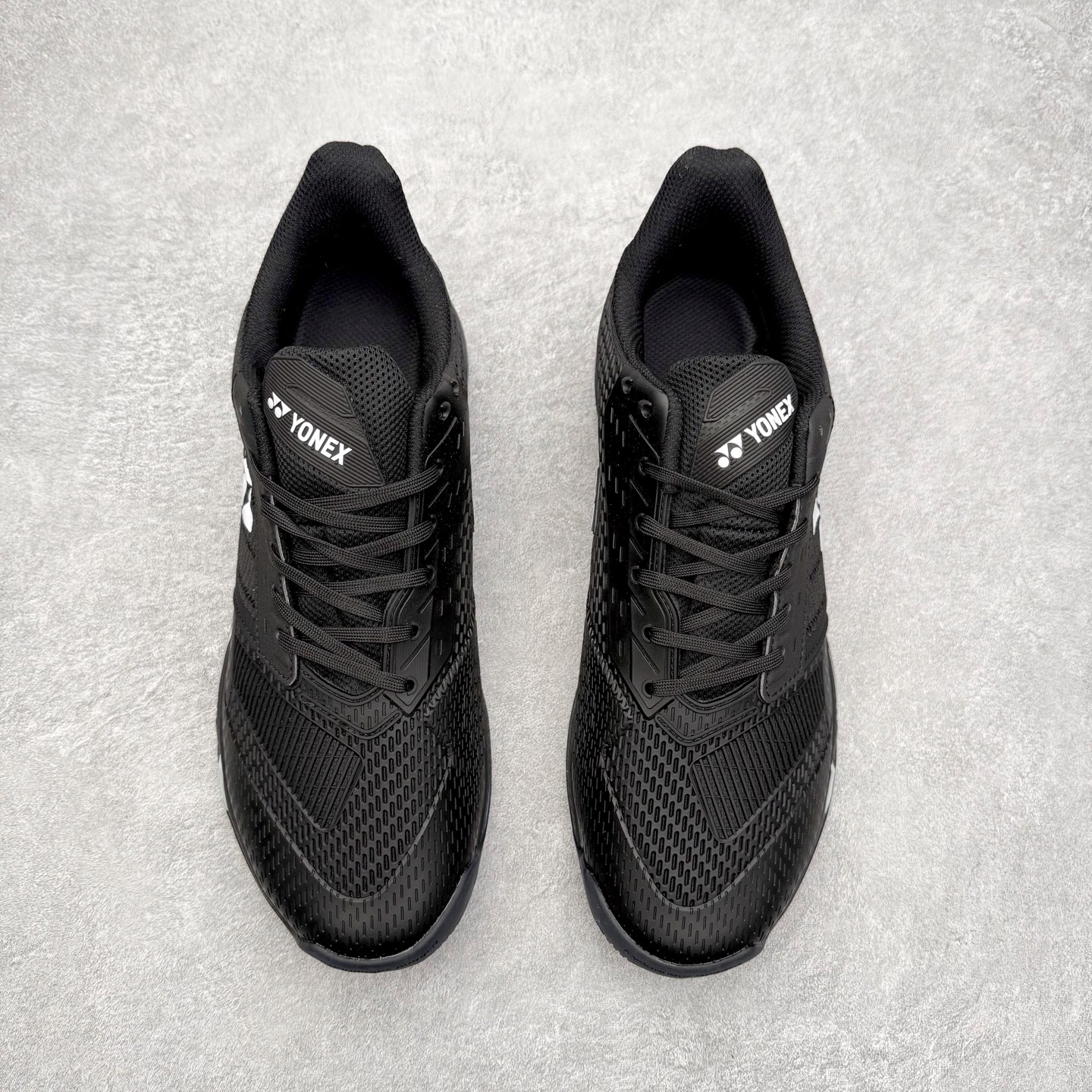 图片[2]-YONEX尤尼克斯 AD ACCEL 舒适柔软 减震透气包裹性支撑平衡抗冲击轻便 低帮 网球鞋 男女同款 尤尼克斯（YONEX）成立时间1946年，总部地点是日本东京，是世界著名的羽毛球品牌。为了尽量满足不同使用需求，尤尼克斯研发了大量的型号的羽毛球用品。作为世界知名的羽拍专业制造商，尤尼克斯完全体现日本工艺的精益求精，羽拍牢牢占据世界第一的地位，同时网球拍也得到许多知名球星的喜爱。实拍调校N版已经零色差零失真 百分百还原实物色彩所见即所得 不存在货不对板色差等低级问题 选购参考实物拍摄 不混卖不参货 只用心做好货严格选品 承诺混一赔十 尺码：36 36.5 37.5 38 38.5 39 40 40.5 41 42 42.5 43 44 44.5 45-选品中心