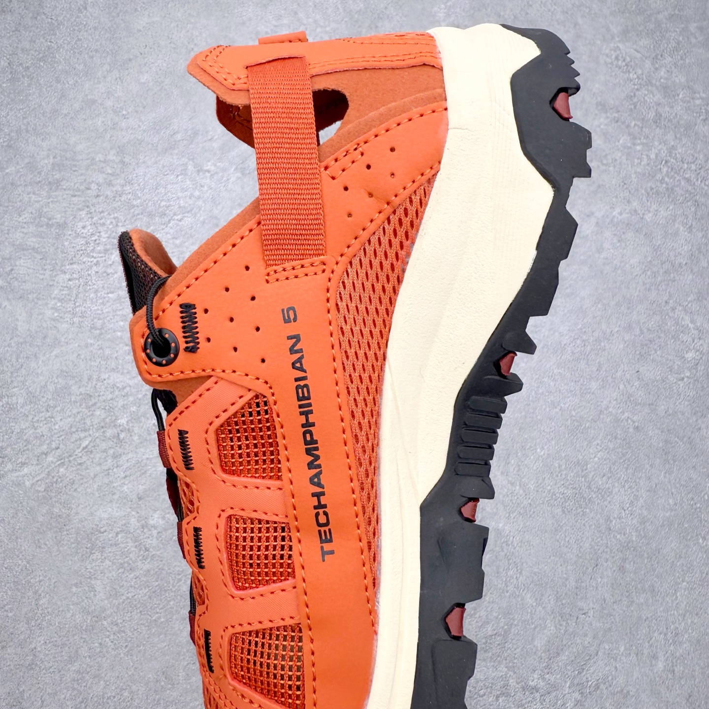 图片[7]-SALOMON萨洛蒙 Techamphibian 5 圆头舒适 透气速干抓地溯溪鞋 男女同款 SALOMON诞生于1947年的法国阿尔卑斯山区，全球知名的户外运动品牌。一直致力于推动滑雪、越野跑等山地运动的发展及产品的进步。其产品设计致力于追求创新和发掘产品的性能极限，帮助喜欢自由的人在山地间不断挑战自我。实拍调校N版已经零色差零失真 百分百还原实物色彩所见即所得 不存在货不对板色差等低级问题 选购参考实物拍摄 不混卖不参货 只用心做好货严格选品 承诺混一赔十 尺码：36 36.5 37.5 38 38.5 39 40 40.5 41 42 42.5 43 44 44.5 45-选品中心