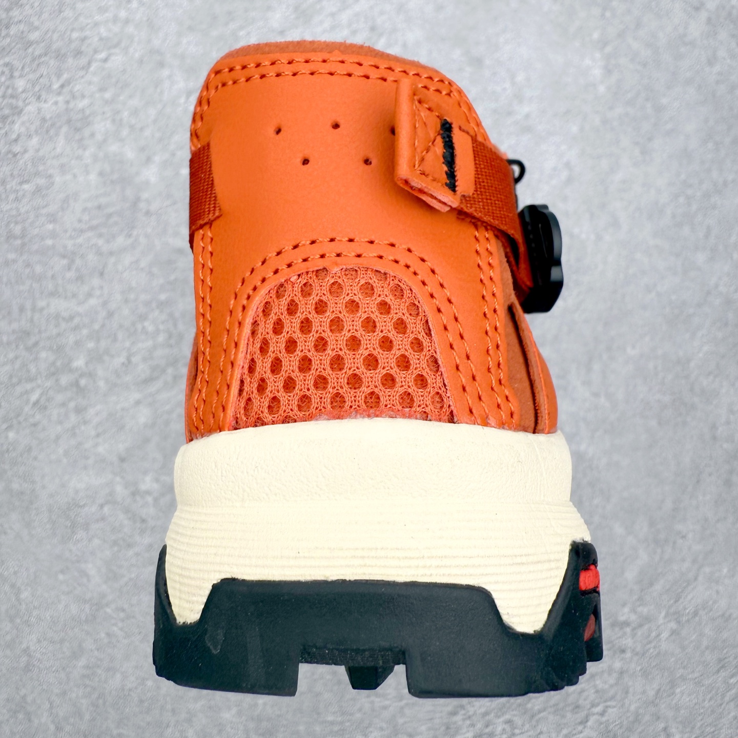 图片[8]-SALOMON萨洛蒙 Techamphibian 5 圆头舒适 透气速干抓地溯溪鞋 男女同款 SALOMON诞生于1947年的法国阿尔卑斯山区，全球知名的户外运动品牌。一直致力于推动滑雪、越野跑等山地运动的发展及产品的进步。其产品设计致力于追求创新和发掘产品的性能极限，帮助喜欢自由的人在山地间不断挑战自我。实拍调校N版已经零色差零失真 百分百还原实物色彩所见即所得 不存在货不对板色差等低级问题 选购参考实物拍摄 不混卖不参货 只用心做好货严格选品 承诺混一赔十 尺码：36 36.5 37.5 38 38.5 39 40 40.5 41 42 42.5 43 44 44.5 45-选品中心