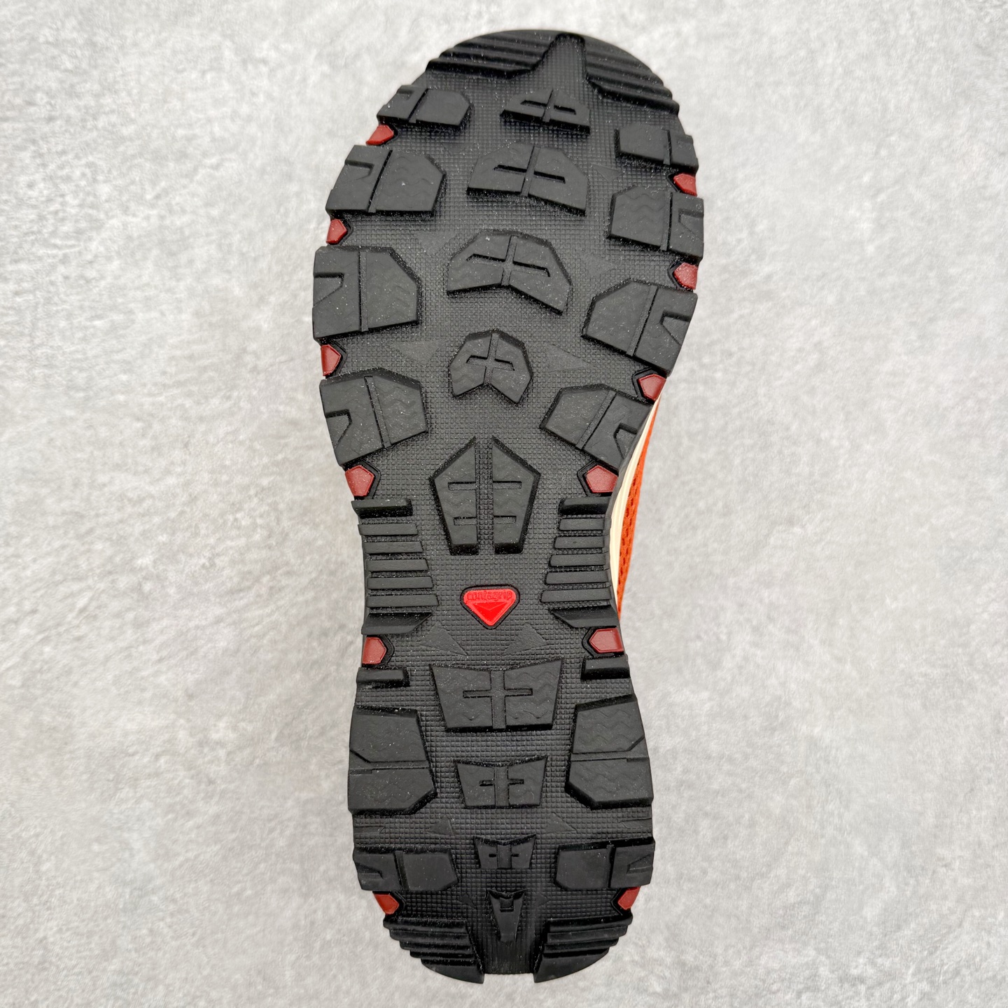 图片[9]-SALOMON萨洛蒙 Techamphibian 5 圆头舒适 透气速干抓地溯溪鞋 男女同款 SALOMON诞生于1947年的法国阿尔卑斯山区，全球知名的户外运动品牌。一直致力于推动滑雪、越野跑等山地运动的发展及产品的进步。其产品设计致力于追求创新和发掘产品的性能极限，帮助喜欢自由的人在山地间不断挑战自我。实拍调校N版已经零色差零失真 百分百还原实物色彩所见即所得 不存在货不对板色差等低级问题 选购参考实物拍摄 不混卖不参货 只用心做好货严格选品 承诺混一赔十 尺码：36 36.5 37.5 38 38.5 39 40 40.5 41 42 42.5 43 44 44.5 45-选品中心