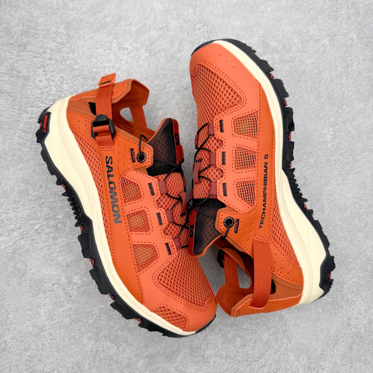 图片[3]-SALOMON萨洛蒙 Techamphibian 5 圆头舒适 透气速干抓地溯溪鞋 男女同款 SALOMON诞生于1947年的法国阿尔卑斯山区，全球知名的户外运动品牌。一直致力于推动滑雪、越野跑等山地运动的发展及产品的进步。其产品设计致力于追求创新和发掘产品的性能极限，帮助喜欢自由的人在山地间不断挑战自我。实拍调校N版已经零色差零失真 百分百还原实物色彩所见即所得 不存在货不对板色差等低级问题 选购参考实物拍摄 不混卖不参货 只用心做好货严格选品 承诺混一赔十 尺码：36 36.5 37.5 38 38.5 39 40 40.5 41 42 42.5 43 44 44.5 45-选品中心