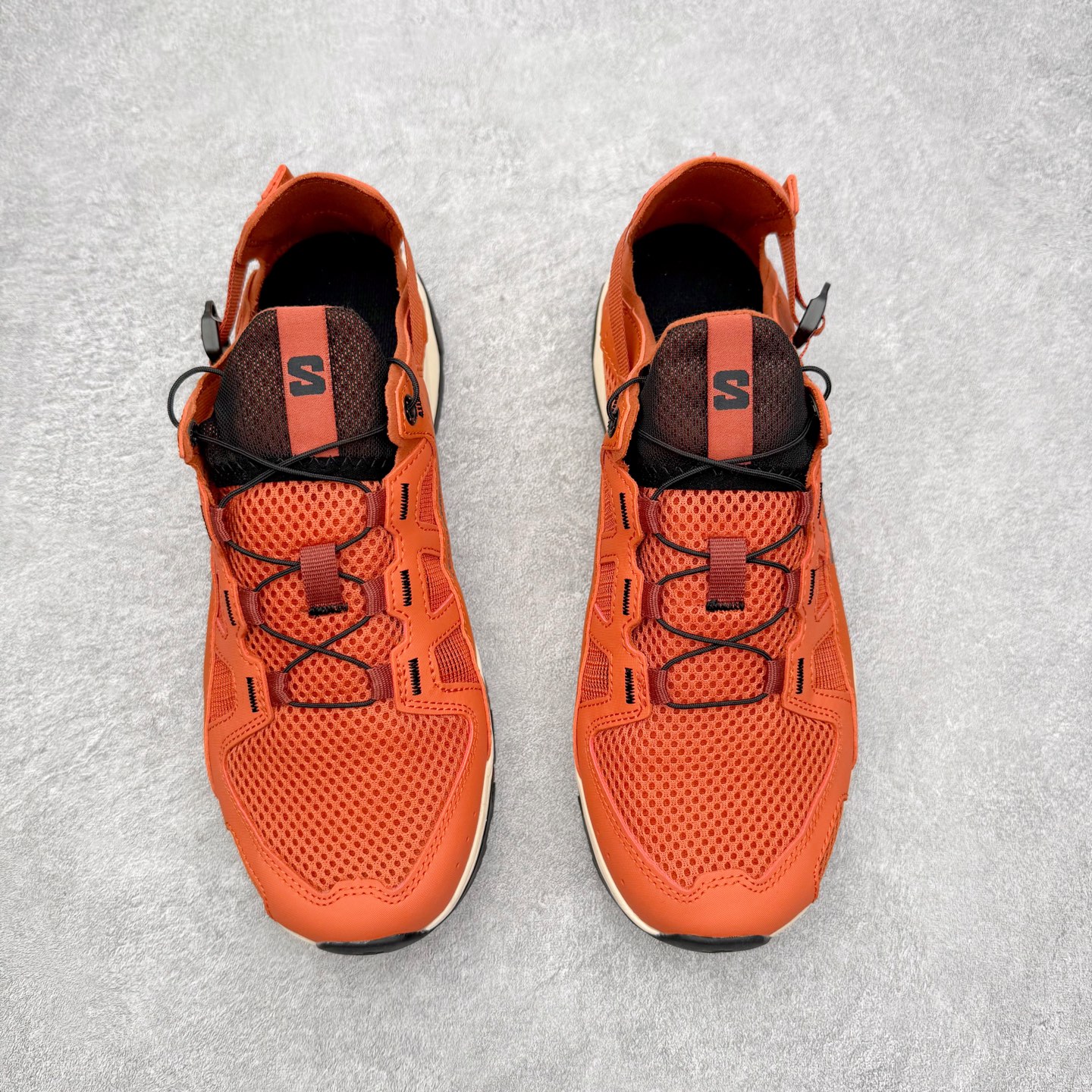 图片[2]-SALOMON萨洛蒙 Techamphibian 5 圆头舒适 透气速干抓地溯溪鞋 男女同款 SALOMON诞生于1947年的法国阿尔卑斯山区，全球知名的户外运动品牌。一直致力于推动滑雪、越野跑等山地运动的发展及产品的进步。其产品设计致力于追求创新和发掘产品的性能极限，帮助喜欢自由的人在山地间不断挑战自我。实拍调校N版已经零色差零失真 百分百还原实物色彩所见即所得 不存在货不对板色差等低级问题 选购参考实物拍摄 不混卖不参货 只用心做好货严格选品 承诺混一赔十 尺码：36 36.5 37.5 38 38.5 39 40 40.5 41 42 42.5 43 44 44.5 45-选品中心